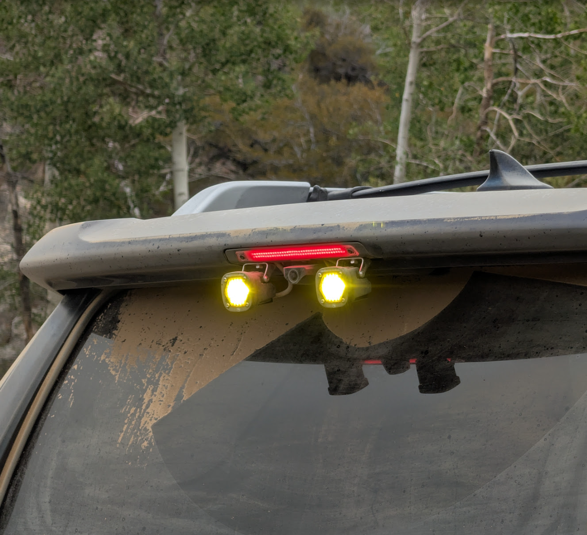 VisionHub_4Runner_5thGen_ChaseLights_WolfBox_On.png
