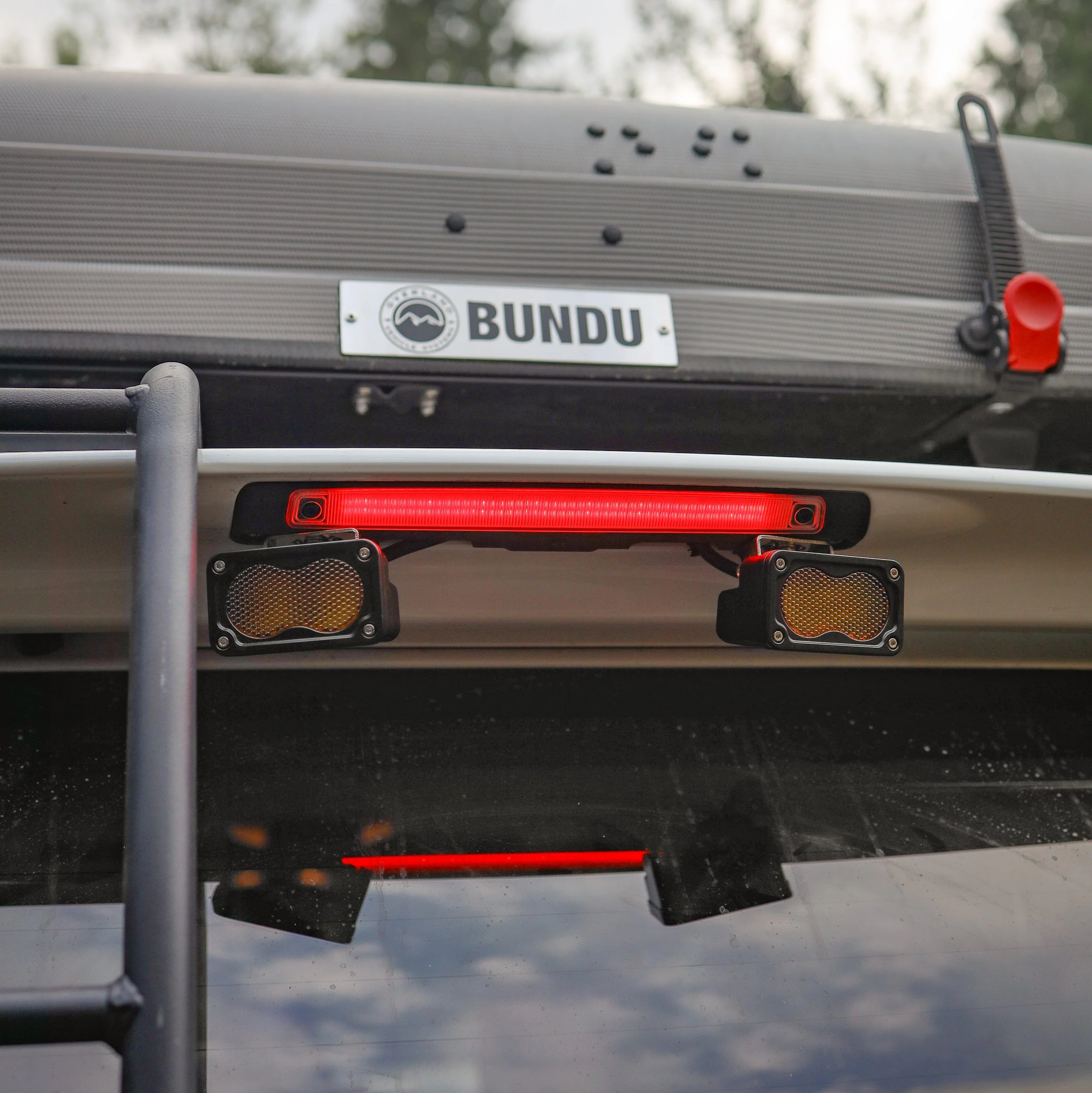 yotaworks-visionhub-gx470-brake-light-lit.JPG