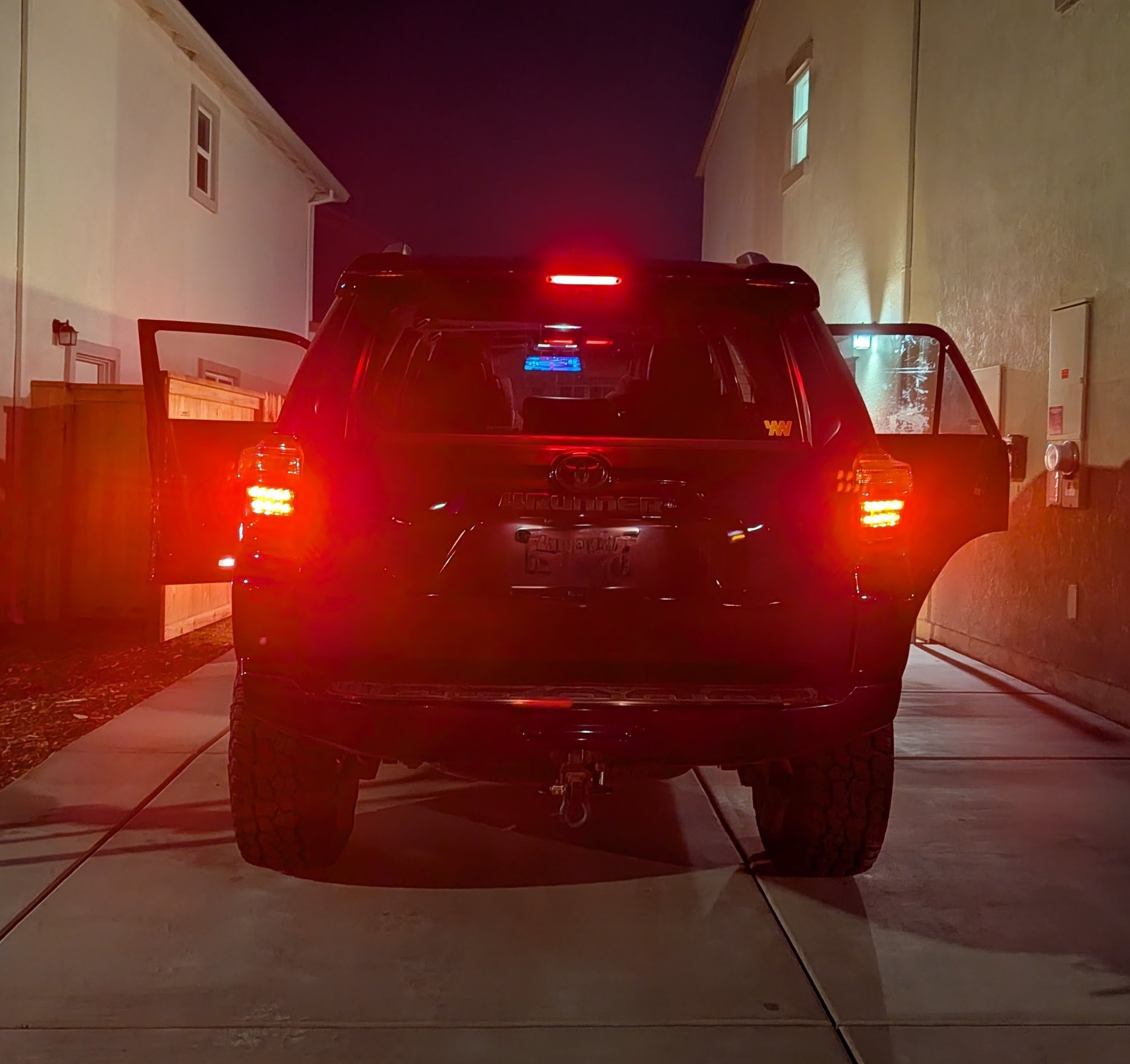 visionHub_4Runner_toyota_3rd_brake_light_night.jpg