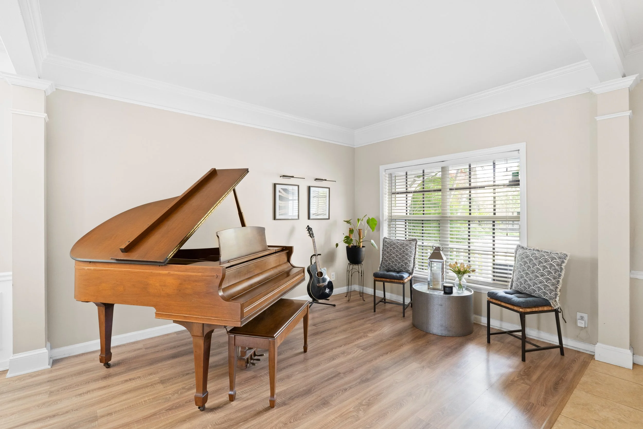 Interior 002_Piano.jpg