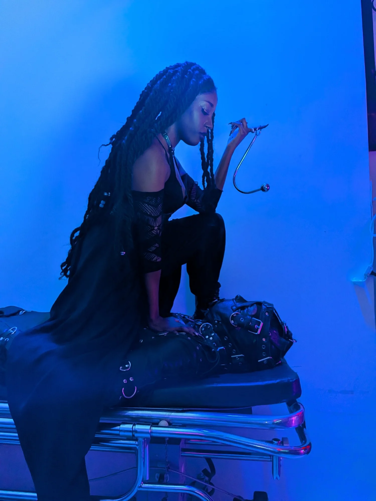 Toronto Dominatrix The Sensual Hypnotic Domination Experience FMTY- BC/MTL/BER/TO BLACK DOMME DOMINATRIX