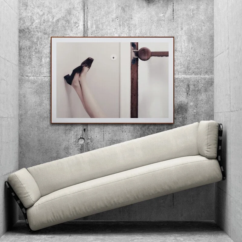 Op ad væggen/Against the wall - 2025