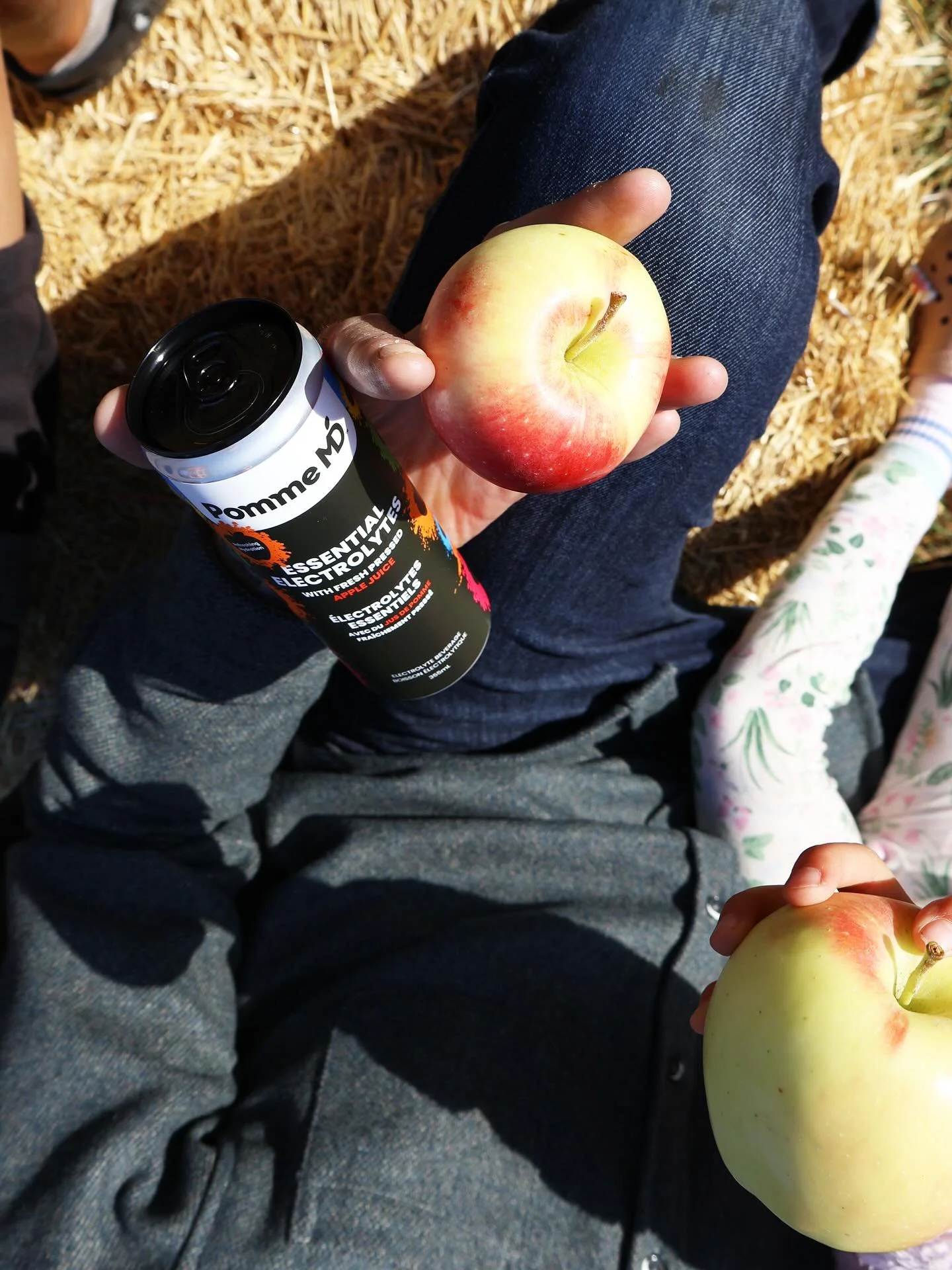 Seriously picture perfect!! PommeMD. Hydration for the whole family. 5 simple ingredients and made with a whole lot of love ❤️

#hydration #hydratebetter #yeg #yeghealth #electrolytes #electrolytebeverage #pommemd #yegbusiness #juice #canada #canadia