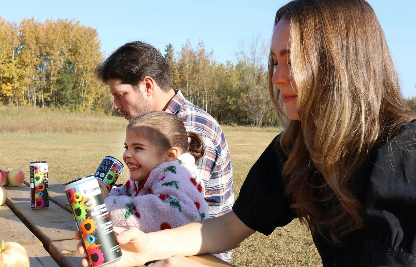 Mondays mean back to the grind and big smiles!!! Working on getting PommeMD into as many hands as possible. Keep an eye out for our sampling/demo days to stay hydrated. Hydrate Better ❤️

#yeg #yeghealth #yegbusiness #pommemd #hydrated #hydration #el