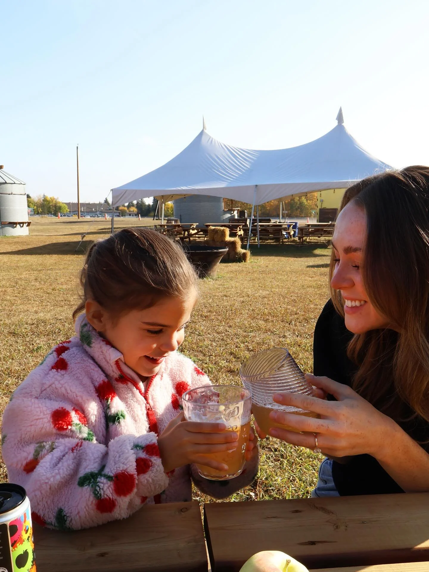 Cheers to making it through Monday, big smiles and even better hydration. Quality in every sip, and we promise you can taste it. Here&rsquo;s to feeling YOUR best. 😎🥰😁

Hydrate Better. 

#yeg #yegbusiness #local #hydration #electrolytes #natural #