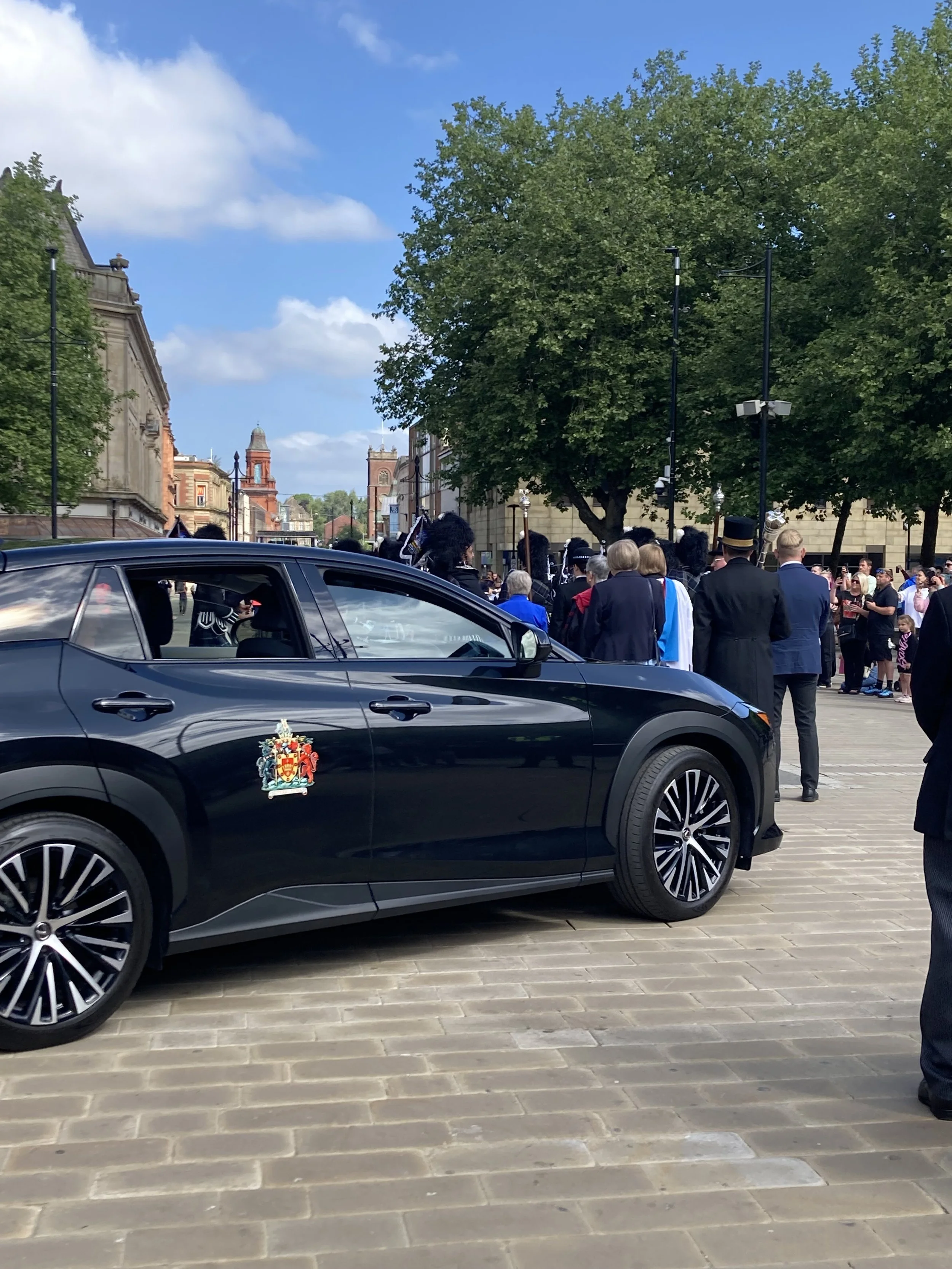 Mayors car sets off.jpeg