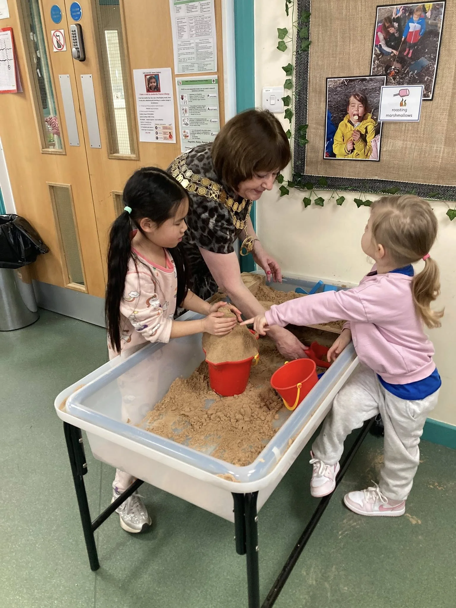 648451011_122237238590131038_921922527042341544_n 2.jpg