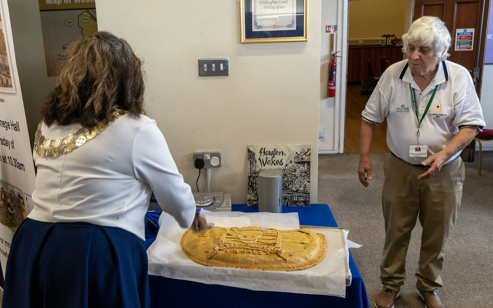 9 Mayor cuts the pasty.jpg