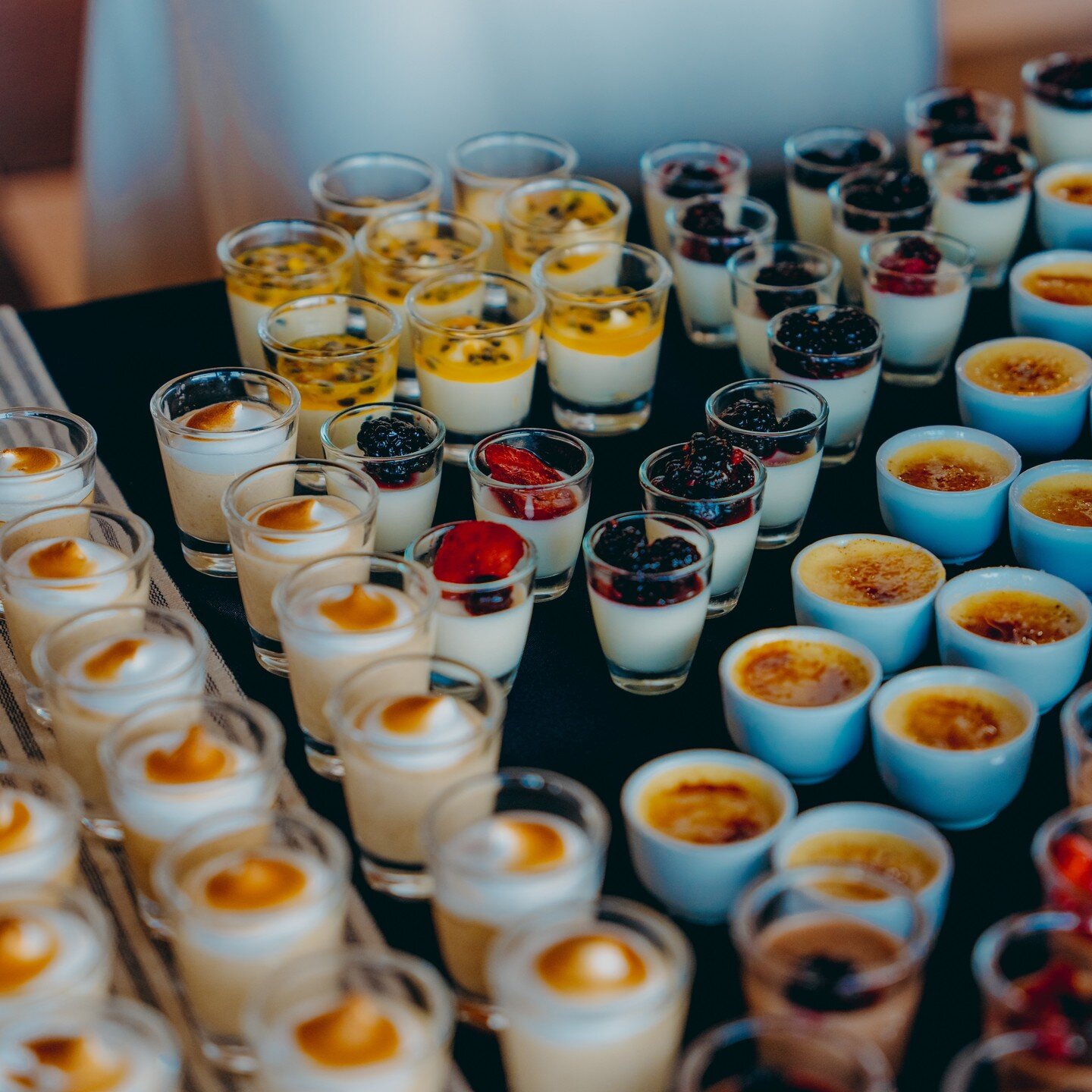 Parte de nuestro buffet de postres!! recopilaci&oacute;n de recetas que son resultado de mi amor por la pasteler&iacute;a y mi larga carrera como chef de cocina . #banqueteriachile #banqueter&iacute;a #puertovaras #banqueteriapuertovaras #banqueteria