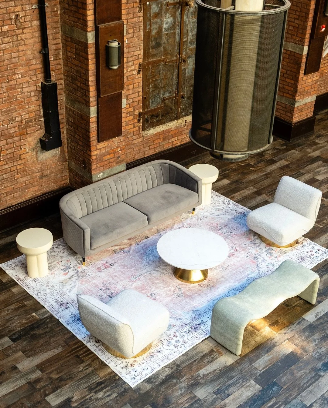 @26_bridge x Rentquest 

Check out this beautiful venue space in Brooklyn! 

📍Location: @26_bridge 

Had an amazing time transforming this Brooklyn space with @bkvenues! ✨ From stylish furniture to standout setups, RentQuest brings the perfect touch