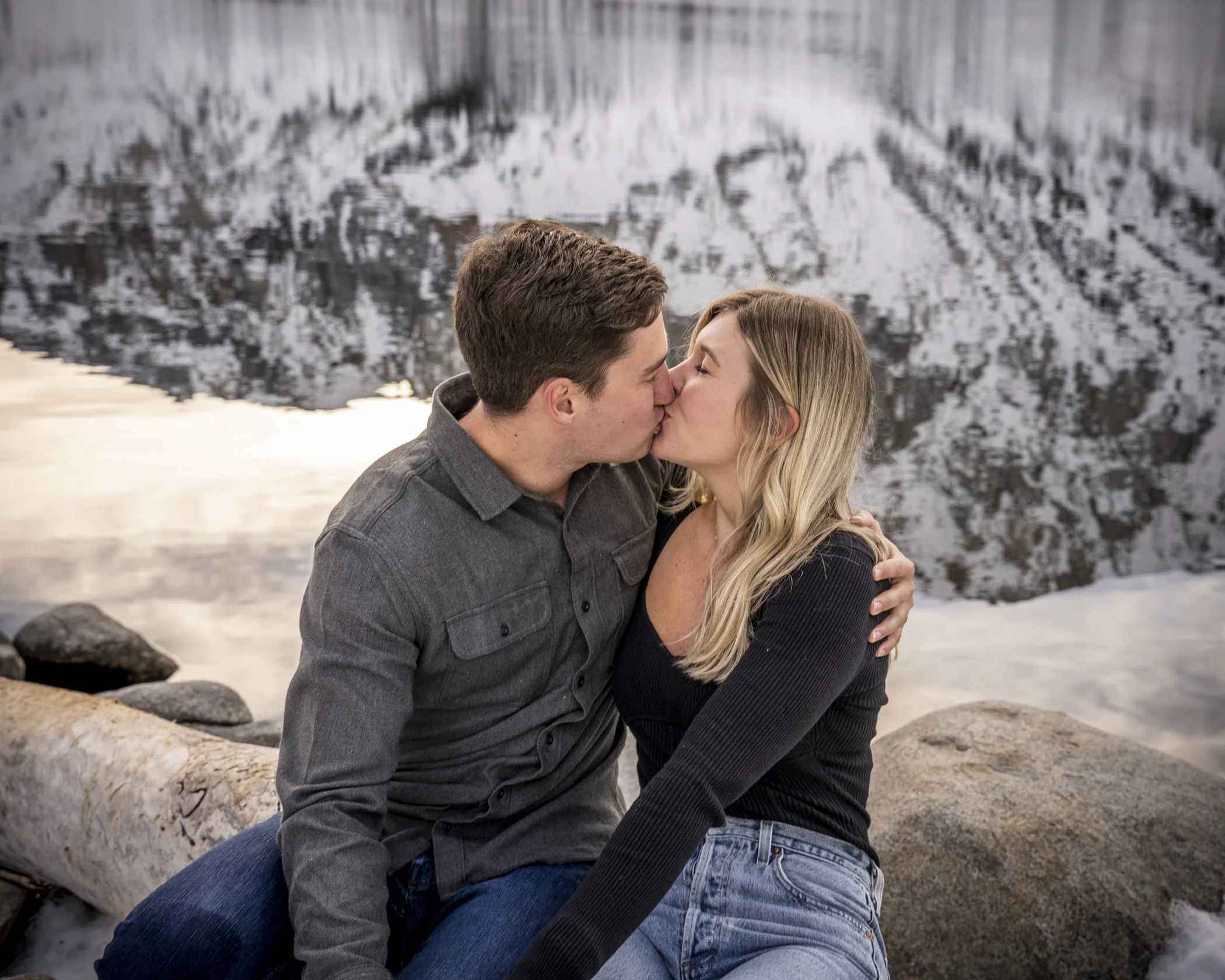 winter-engagment-convict-lake.jpg