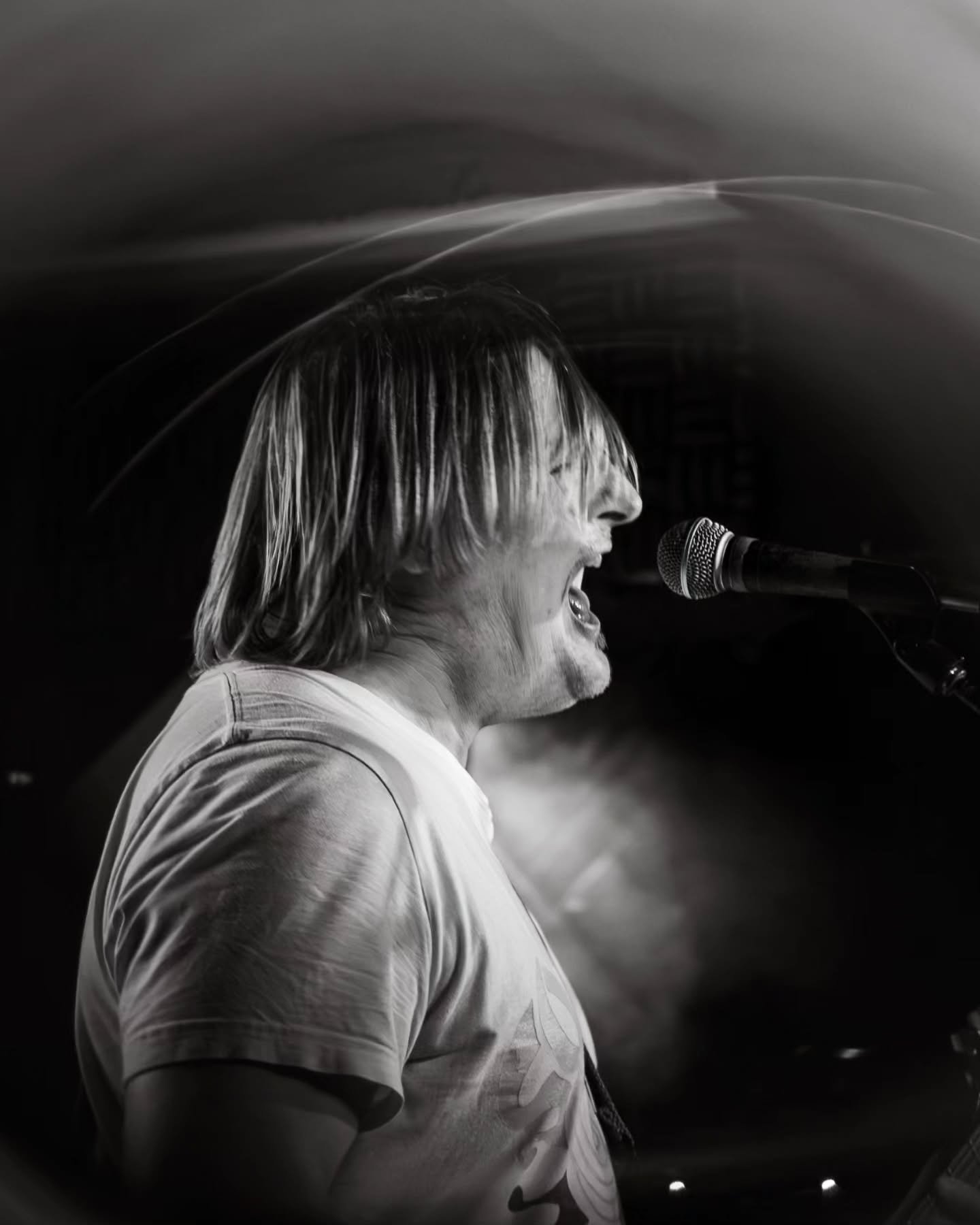 R-NØT rocked @deepdiveithaca last weekend with their high-energy melodic punk that made me feel like I was playing Tony Hawk on my friend's couch again.
@rnot_band
#localmusic #ithacamusic #washingtondcmusic #musicphotography #concertphotogr