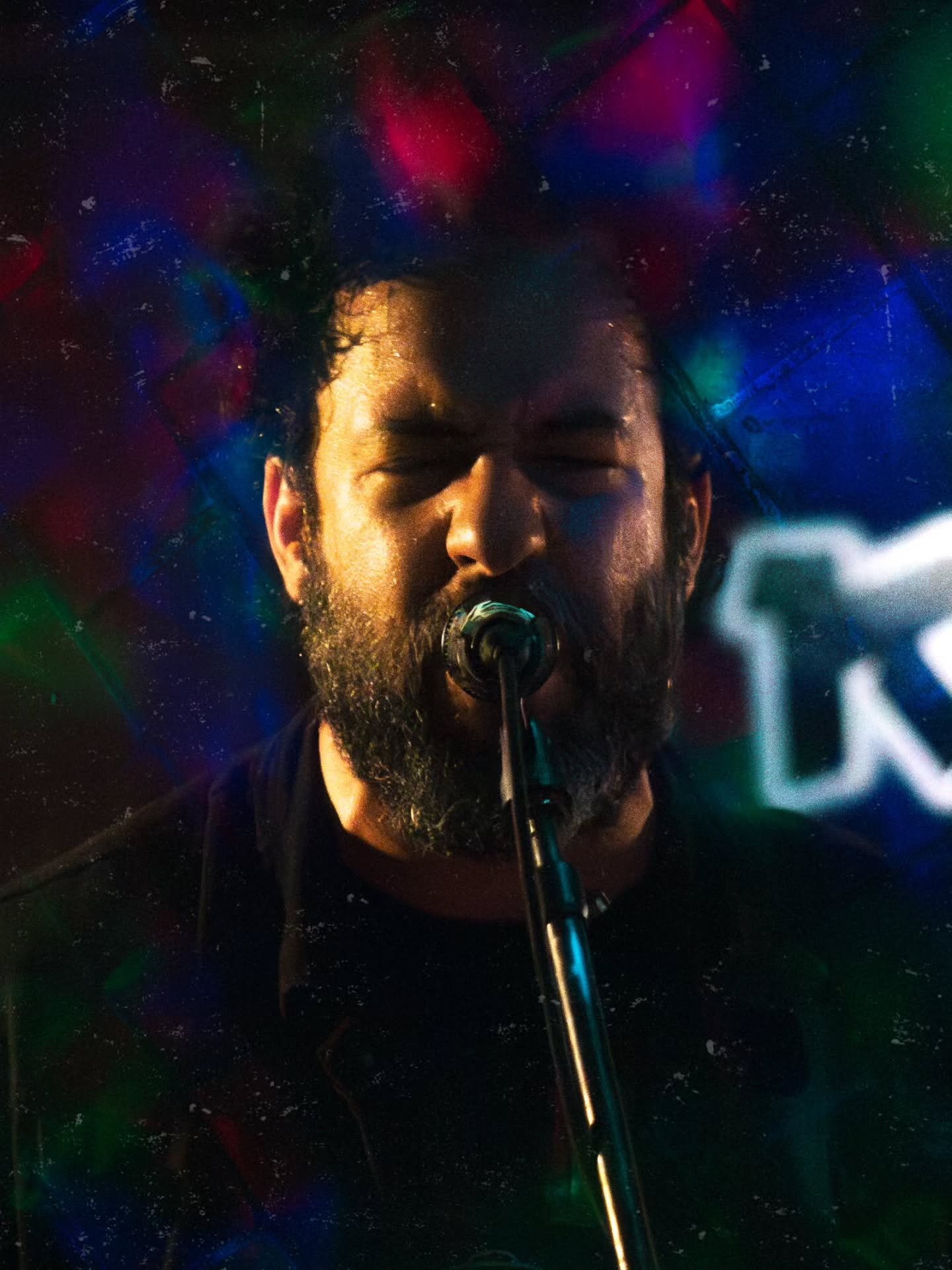 Kröna turned the Nocternal Cafe into a swirling maelstrom of chaos!
@kronatheband
@nocturnalcafeny
#punk #punkrock #ithacamusic #livemusic #concertphotography #livemusicphotography #ithacany #ithacaisgorges #ithacaphotographer