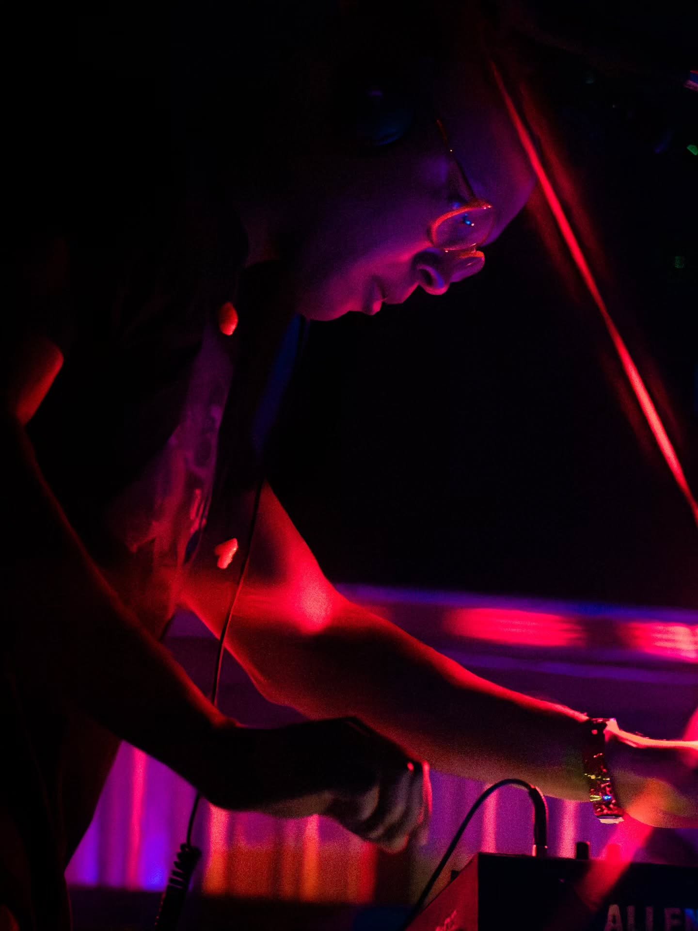 @knightsynth (Glitter Skulls) had the @fingerlakesgrassrootsfest Cabaret Stage dancing into the night with his infectious Detroit Techno beats. Performing a hybrid DJ set with live drum machines, his non-stop set had the crowd grooving and swaying un