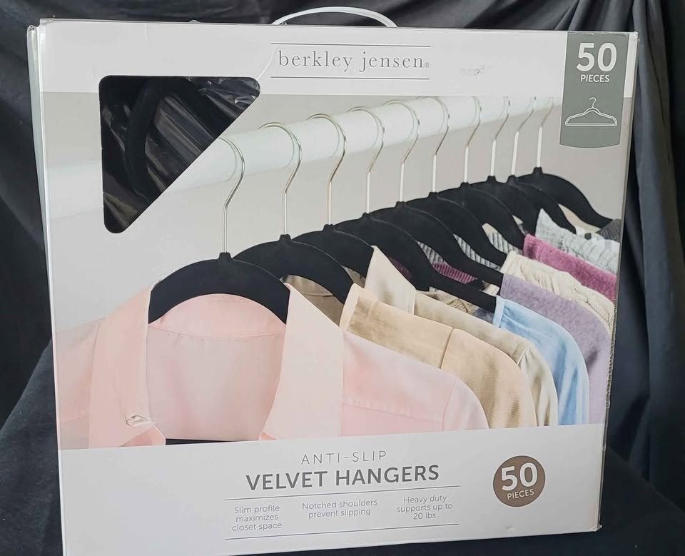 50 Anti-slip velvet clothing hangers Berkley Jenson