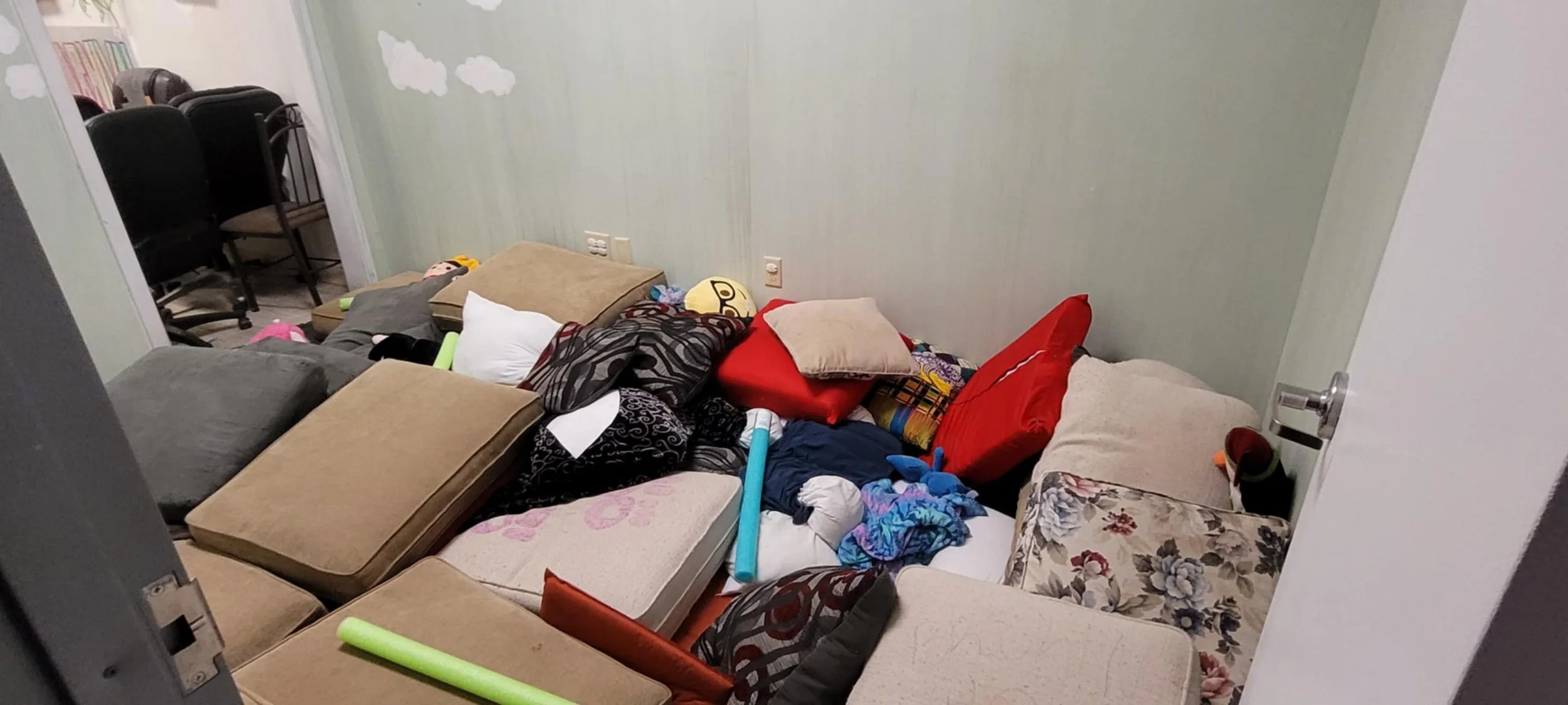 stuffy room.jpeg