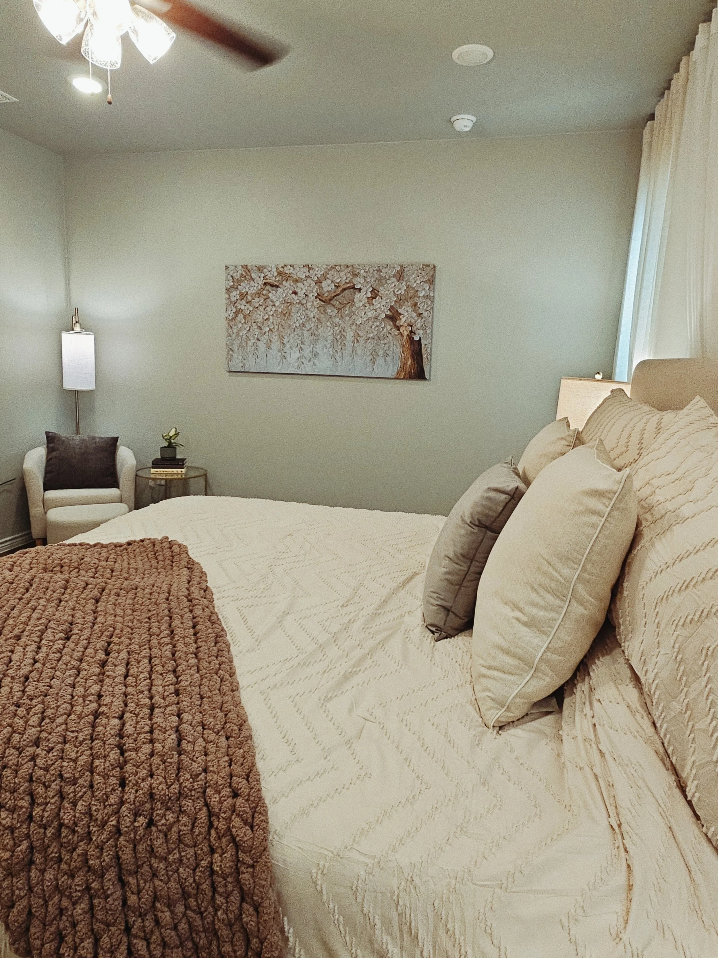 templebedroom1.jpg
