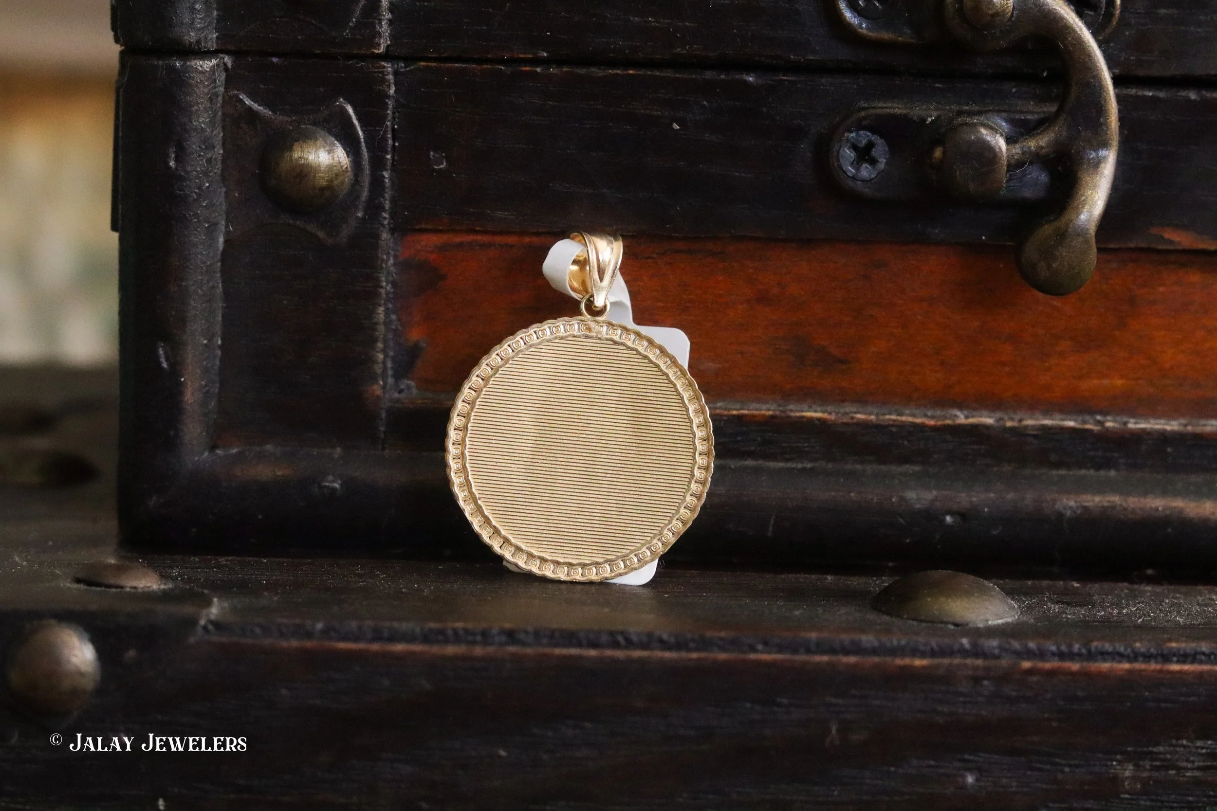 gold chains and charms-09.jpg