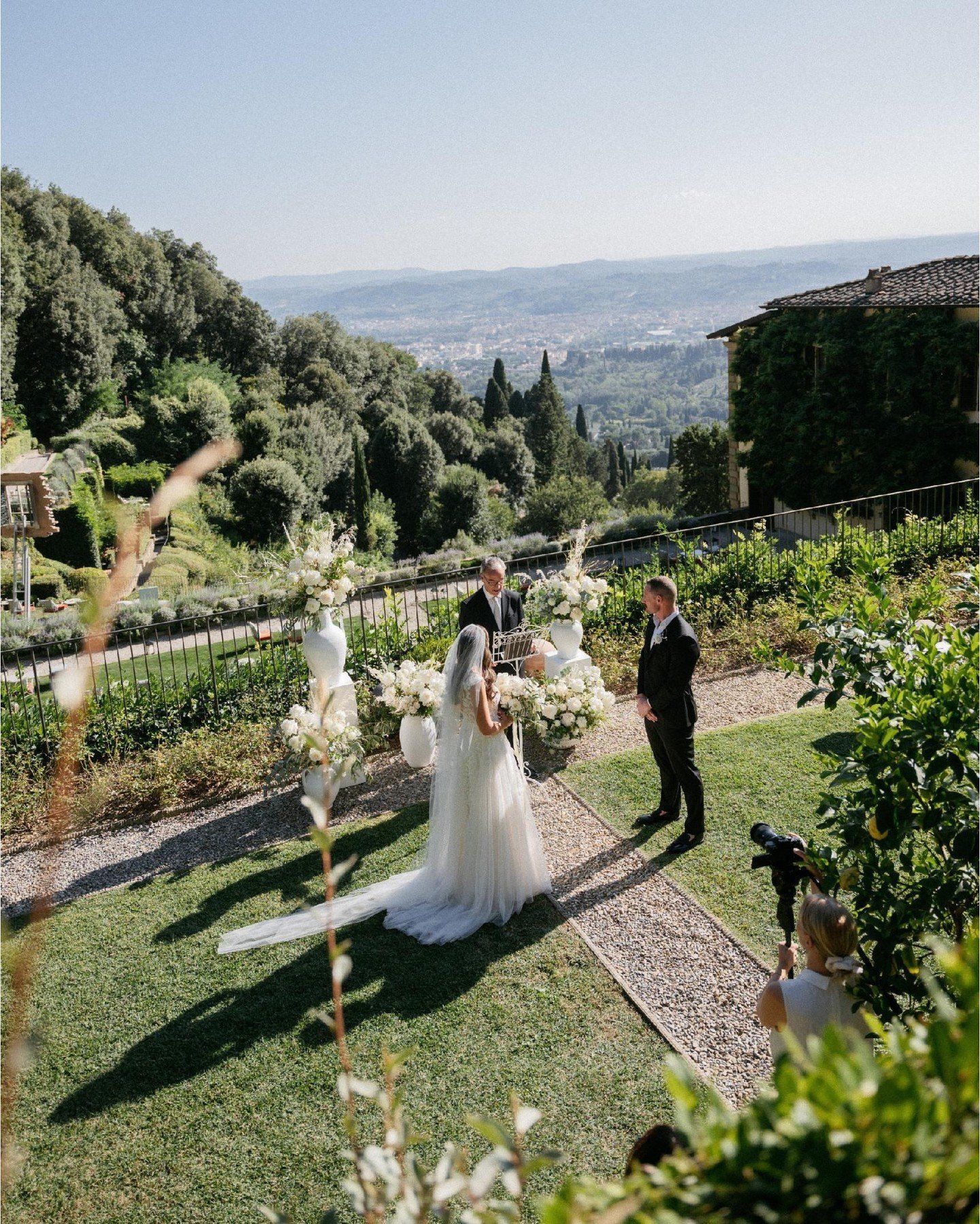 Table for two in Tuscany.🤍

Kevin and Alexis exchanged vows in a ceremony that epitomized elegance and grace.

Set against the breathtaking backdrop of Belmond Villa San Michele, their wedding exuded a sense of timeless romance, blending classic sop