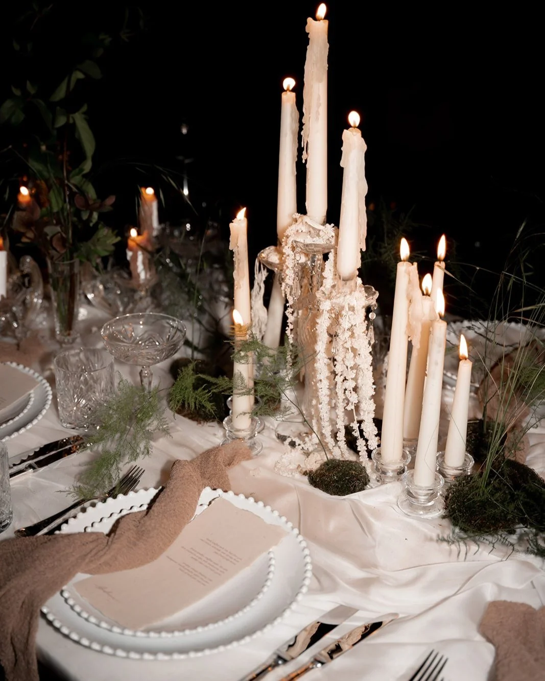 Some stunning table decor details from our Provence workshop together with @eikon.collection 🖤

Workshop: @eikon.collection
Main photographer &amp; Founder: @marioncophotography
Planning: @ido_events_
Couple: @juliet_searle @arthur.benedetti
Floral 