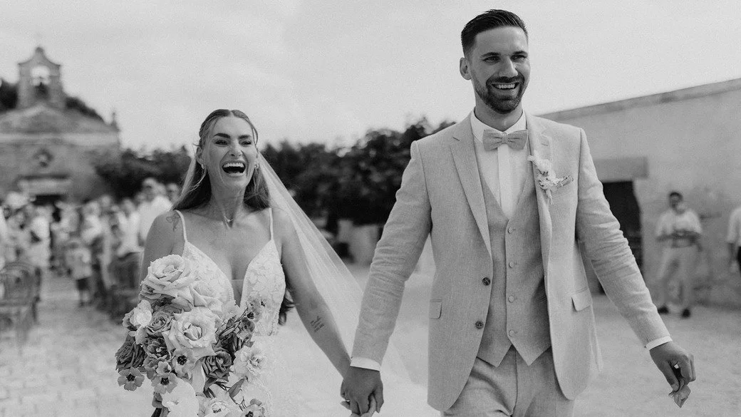 Hand in hand, hearts wide open, and the happiest smiles &ndash; A&amp;F just moments after saying yes in beautiful Puglia. ✨

There&rsquo;s something so special about this walk as newlyweds: the joy, the laughter, the love that fills the air, and the