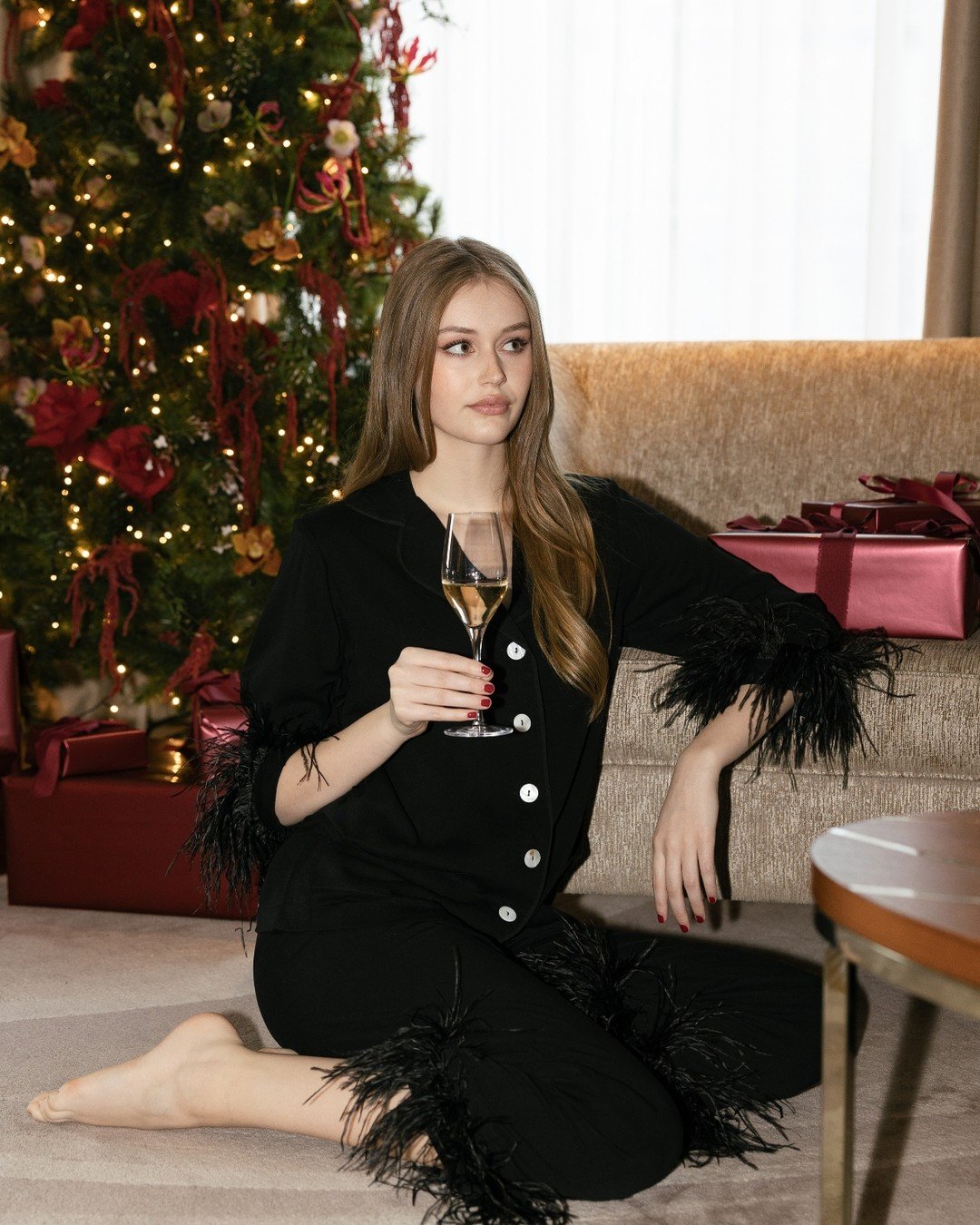 Counting down the days to Christmas! It's such a joy to bring all kinds of celebrations to life, from private parties and corporate launches to holiday events. As an official partner of @ritzcarltonberlin we're thrilled to make your holiday projects 