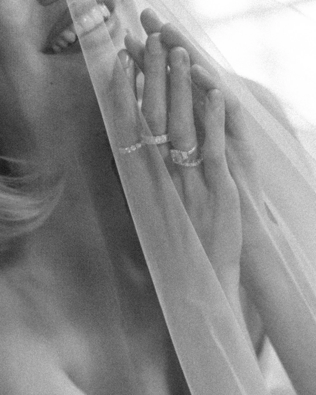 Dreamy close-ups of some stunning @@leo_mathild jewelry pieces that we can't get enough of!

published now @thewed

Photography: @the.saums
Wedding Planner: @ido_events_
Venue: @claerchens_ballhaus
Make-Up Artist: @sImakeupandhair
Dresses and Veils: 