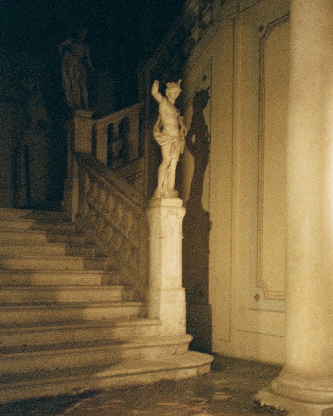 Some of the most stunning historical details of the amazing Villa Bettoni at Lake Garda. The wedding of D&amp;A in June last year simply embodied the perfect mix of editorial glam together with impressive Italian heritage. 

Published now @thewed

Pl