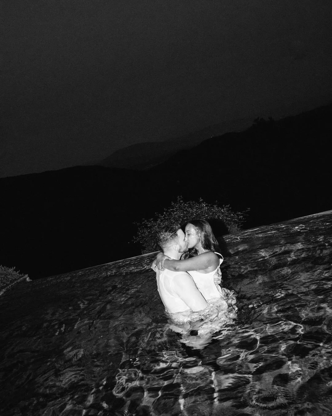 3, 2, 1&hellip; jumping into forever!
⠀⠀⠀⠀⠀⠀⠀⠀⠀
An elopement that felt like pure freedom: just the two of them, barefoot, laughing, and fully present.
⠀⠀⠀⠀⠀⠀⠀⠀⠀
A&amp;J in Puglia, Italy 
⠀⠀⠀⠀⠀⠀⠀⠀⠀
 Planning: @ido_events_
 Venue: @tenutadimurlo
 Photo