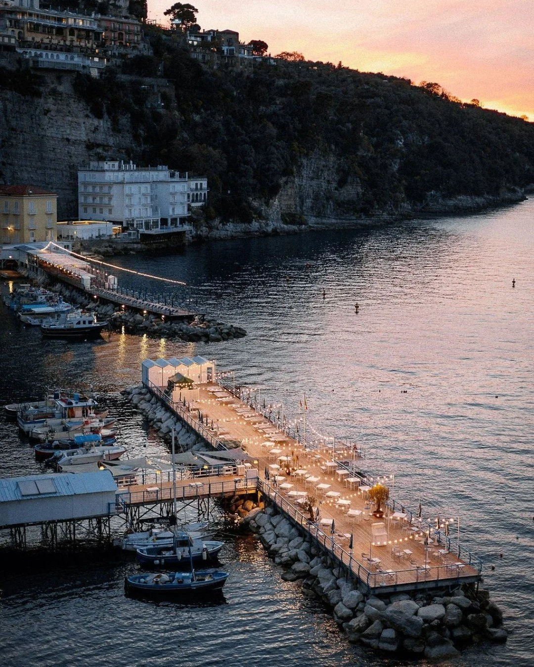 Some stunning views from Villa Astor. The perfect Amalfi Coast Venue for unforgettable celebrations and memories! 

Venue: @villa_astor
Photo: @vividsymphony

#villaastor#destinationweddingplanner#italywedding#amalfiwedding#highendweddingplanner