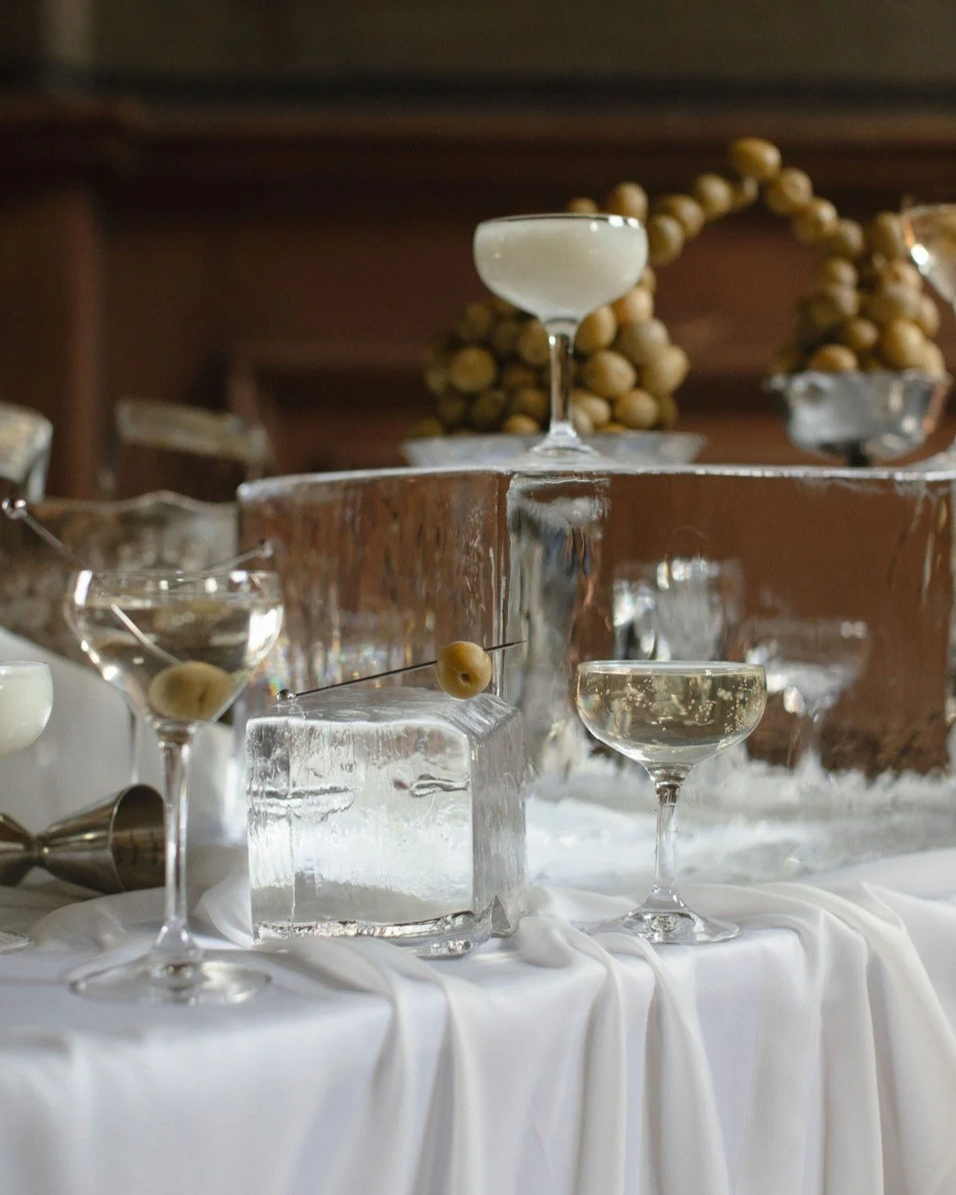 When food becomes art you know that @atelier_flora has worked her magic! Franzi created the dreamiest grazing table for our editorial shoot that we can't get enough of!

published @thewed

Photography: @the.saums
Wedding Planner: @ido_events_
Venue: 