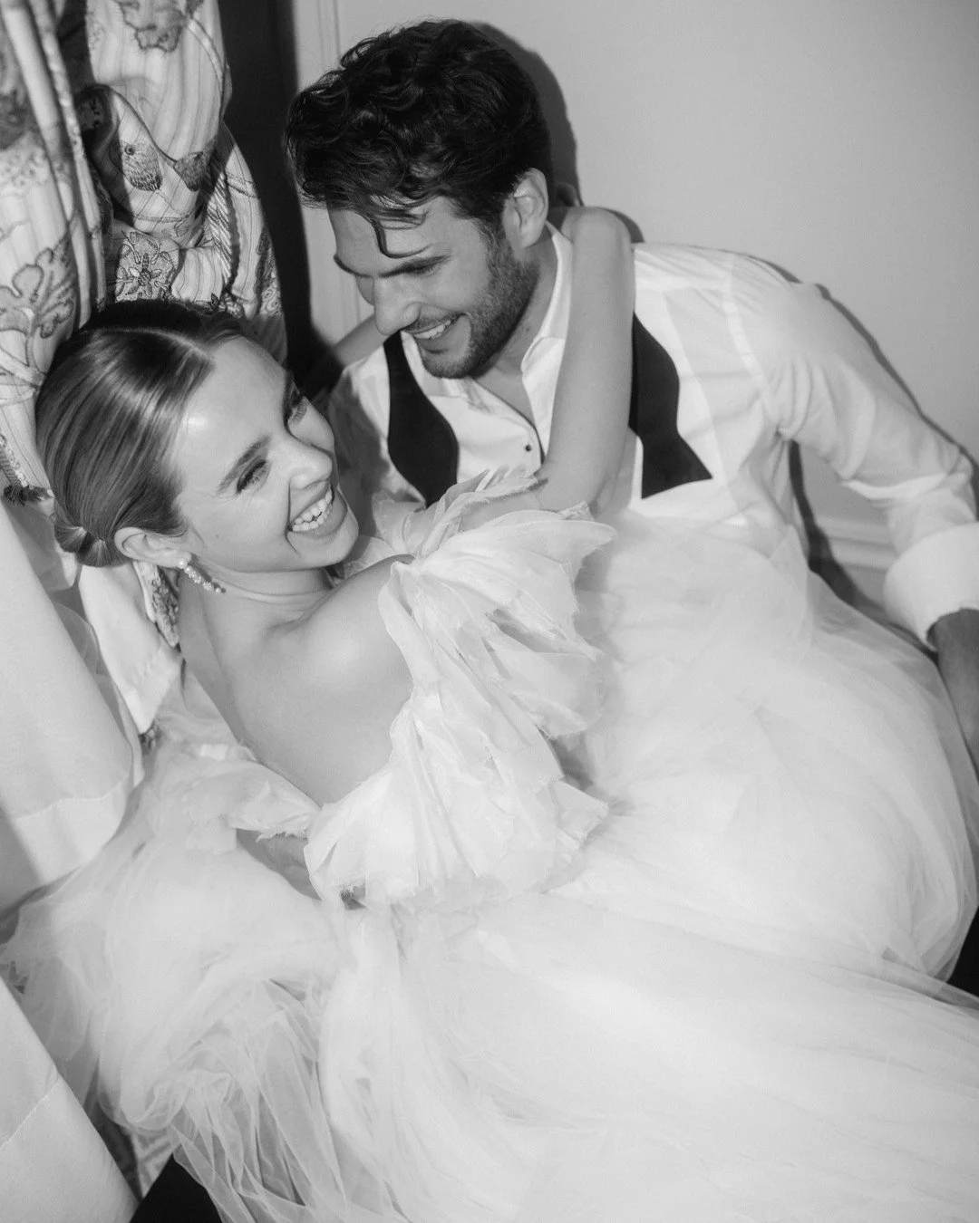 Inside the most romantic Paris wedding of @isabellehartmann and @felixwhartmann together with @voguegermany 🤍

Photography/Videography: @the.saums
Coordinator/Wedding Planner: @ido_events_
Hair &amp; Make-Up: @michael.mua
Florist: @fioriturafloral
A