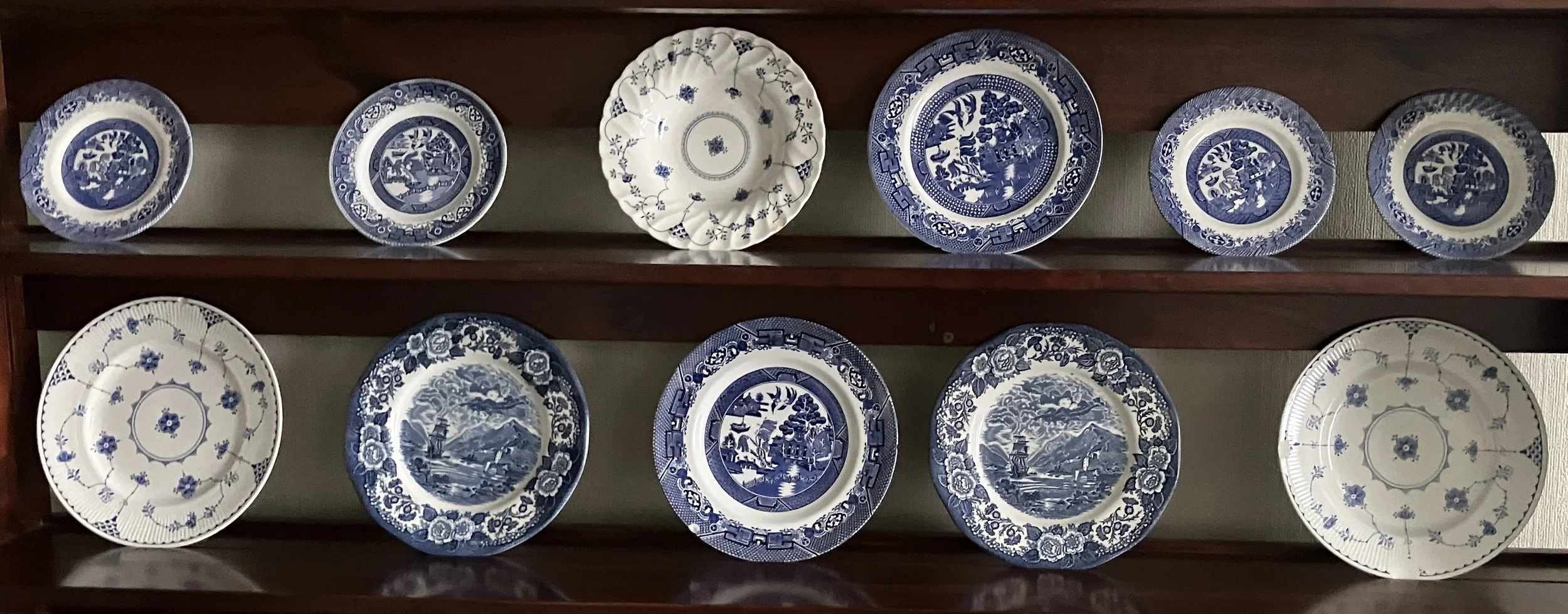 Norman – Blue-and-white plates