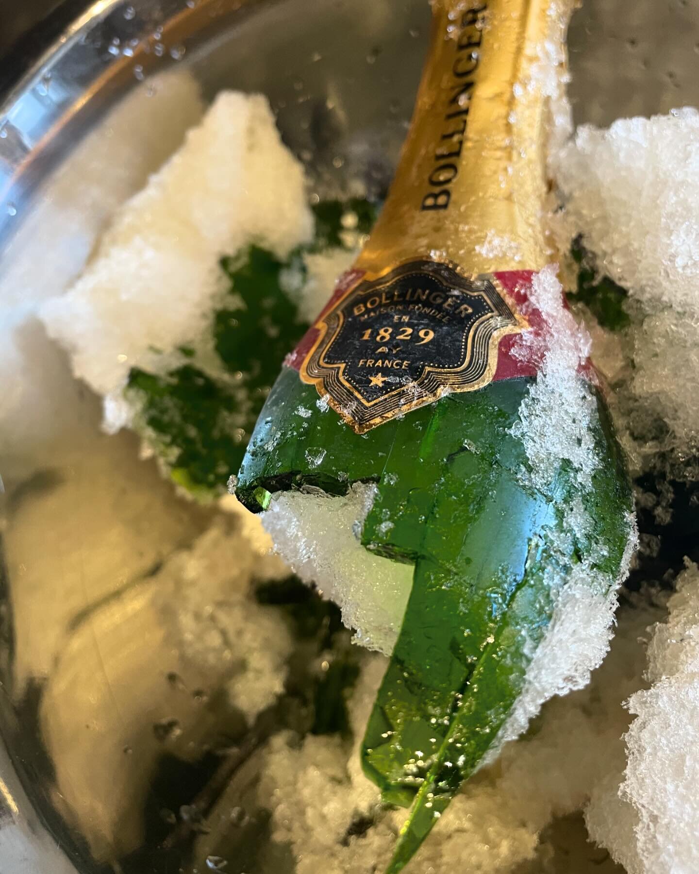 When you put a bottle Bollinger in the freezer and then get distracted by the other wines on the table&hellip;.. 🥶😂🍾

#bollinger #bubbles #champagne #ohno