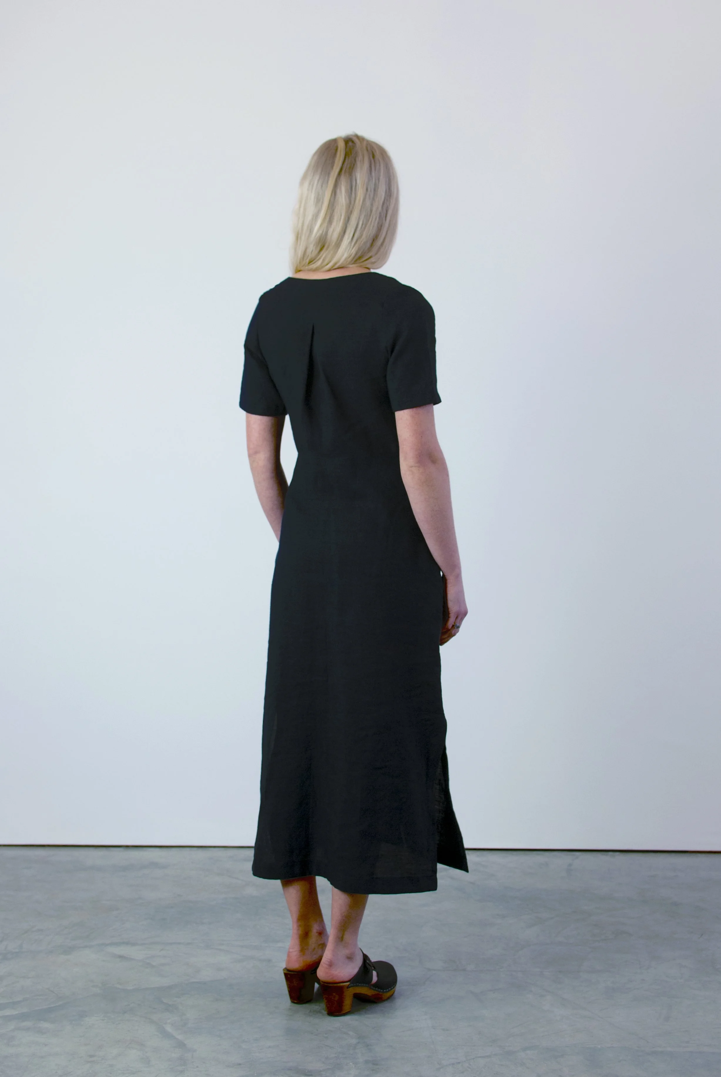 Midi linen dress with short sleeves and shell buttons - 3.jpg