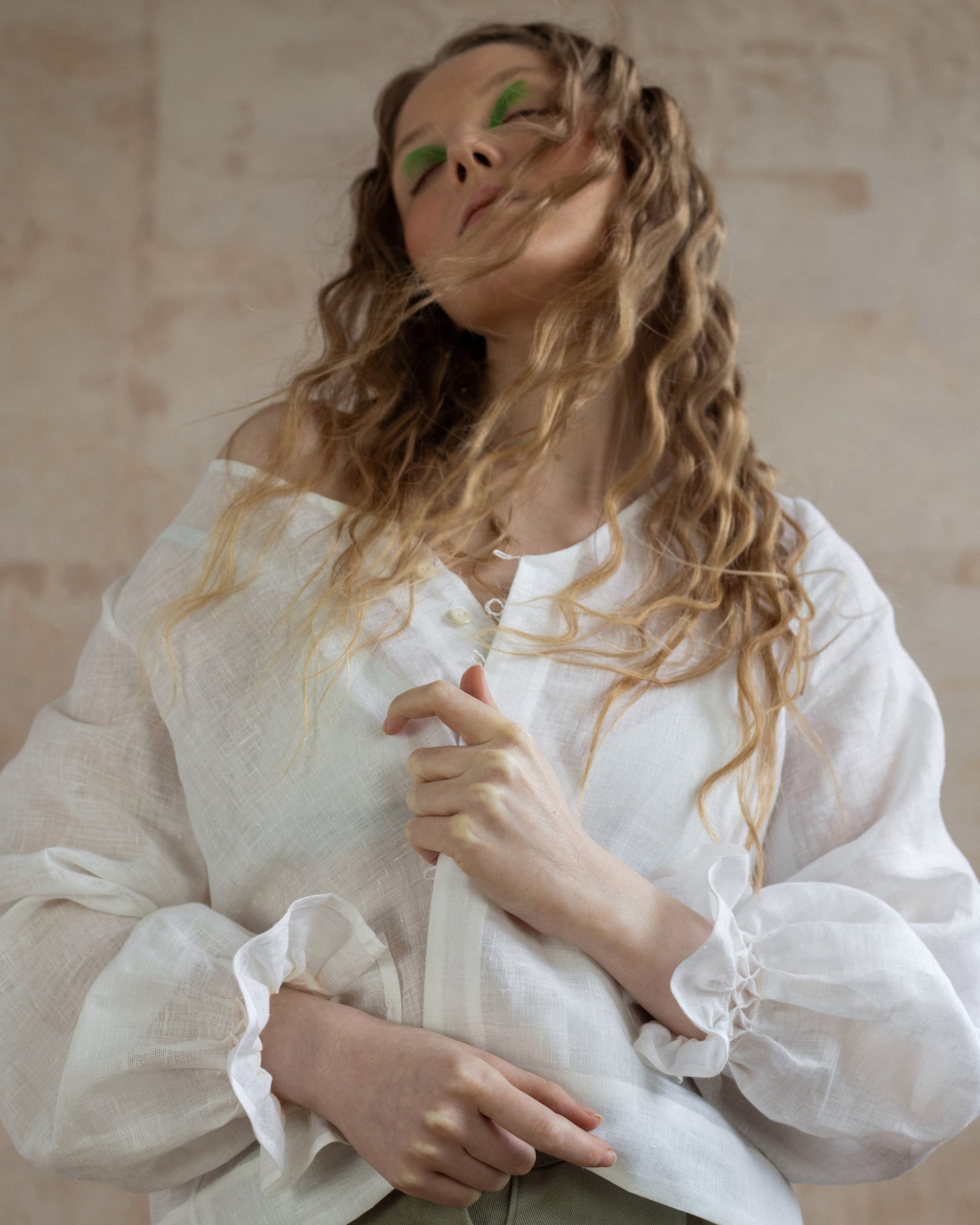 Smocked shirt in linen PHOTOSHOOT SAMPLE UK8