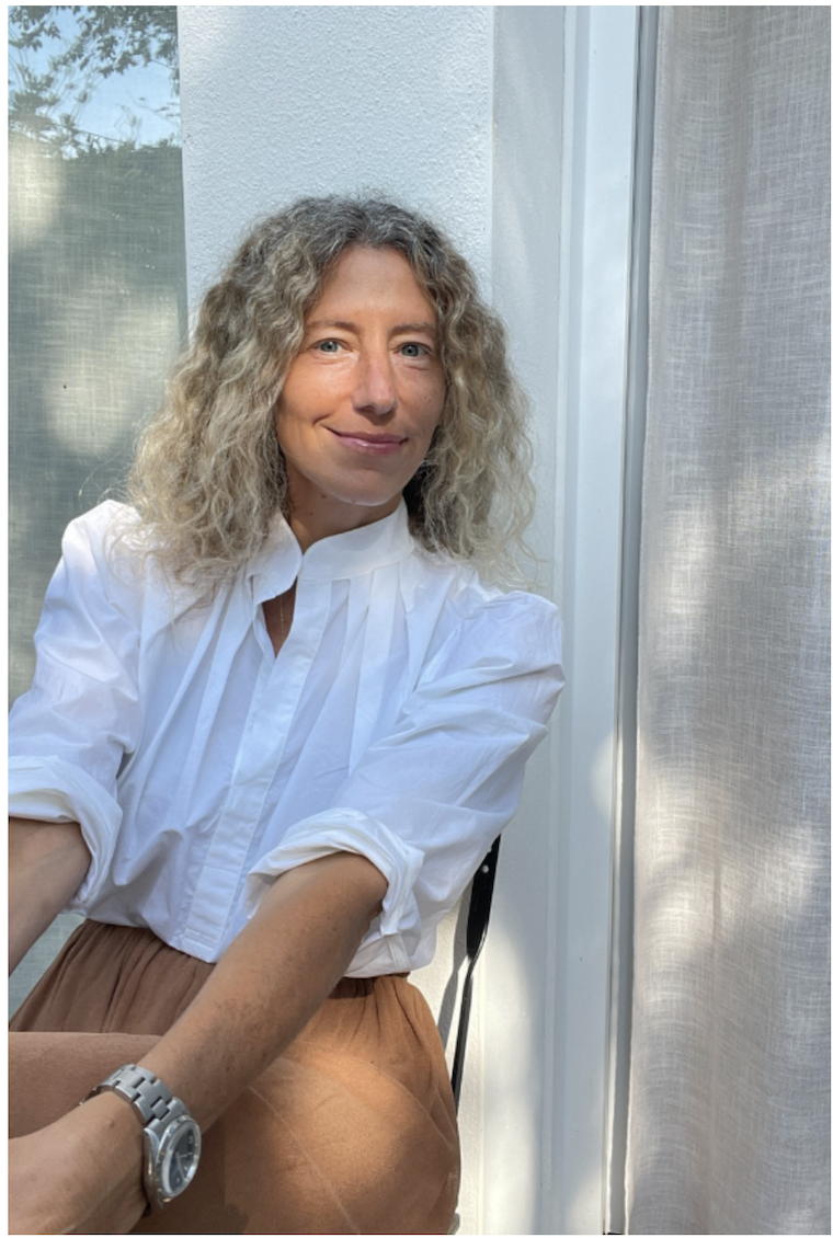 Jessica Moriber, health, wellness and life coach, helping women find clarity and energy in pivotal life transitions through stress recovery through  life coaching and health coaching.