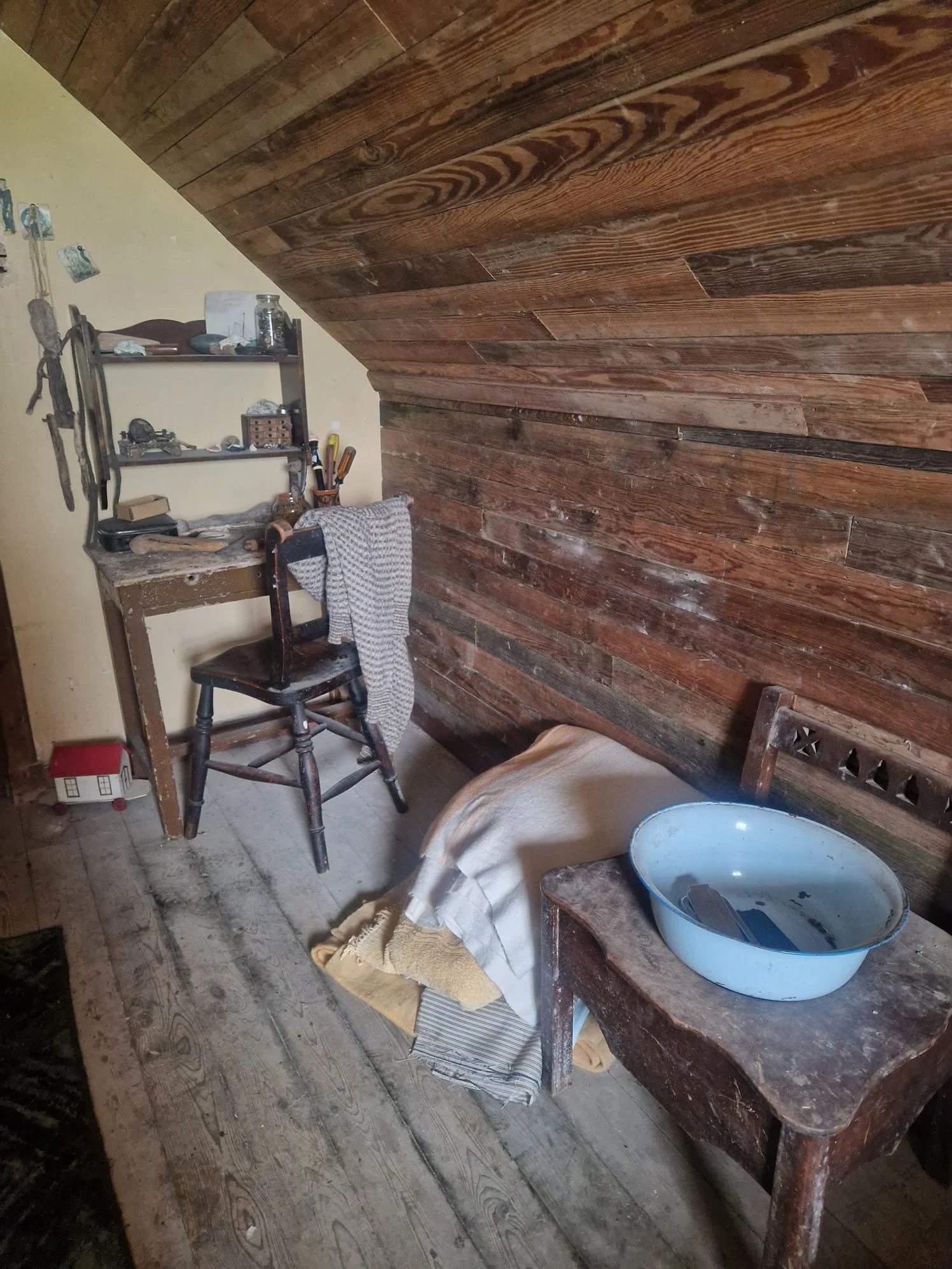 sandys room.jpg