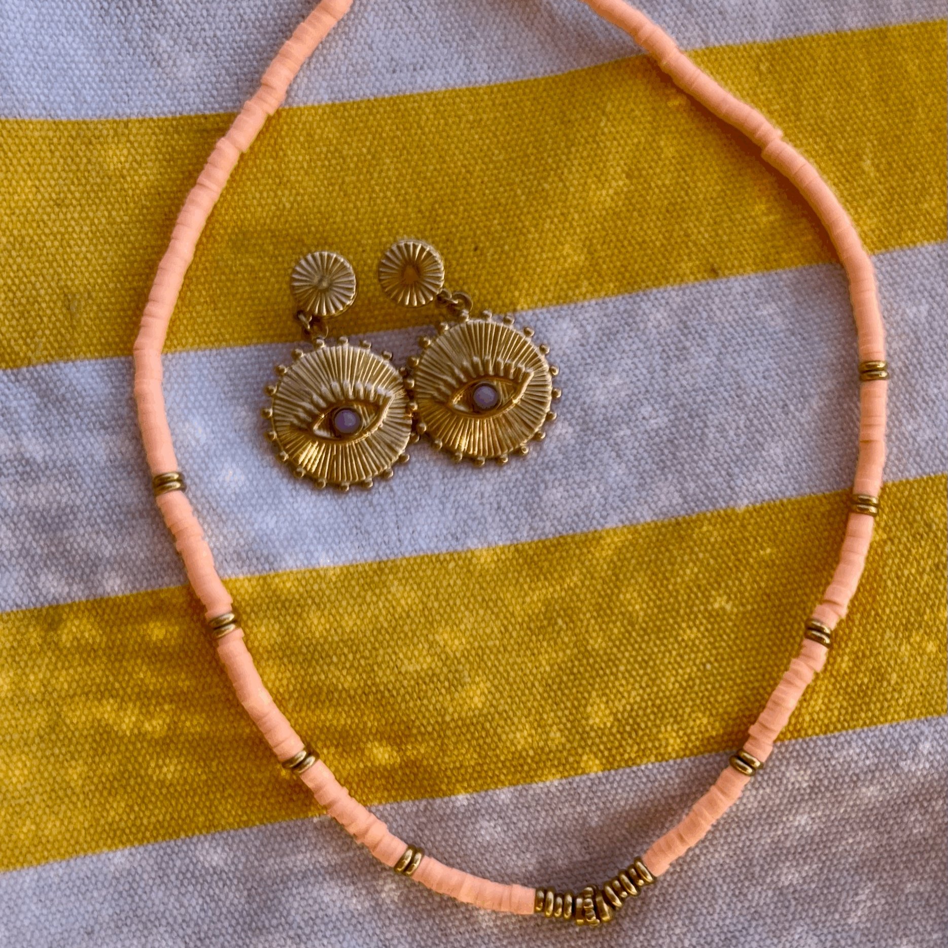 Collier en perles Heishi et en acier inoxydable