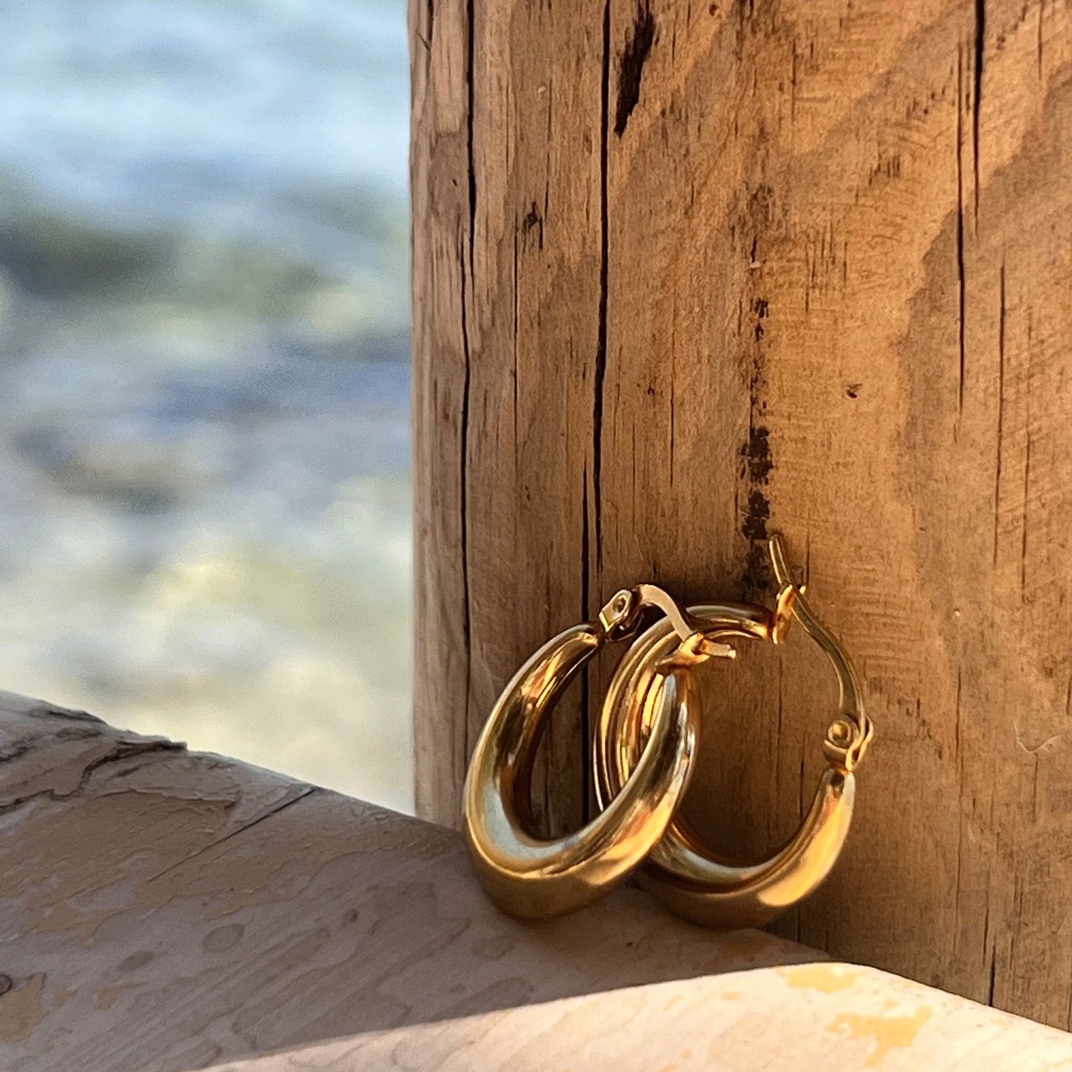 Laissez-vous aller au luxe de l&rsquo;amour-propre et sublimer votre styles avec nos cr&eacute;oles gold en acier inoxydables, car vous m&eacute;ritez rien de moins que le meilleur 💖
#Empowerwomen #ElevateYourStyle #CelebrateYou 

Rendez-vous sur : 