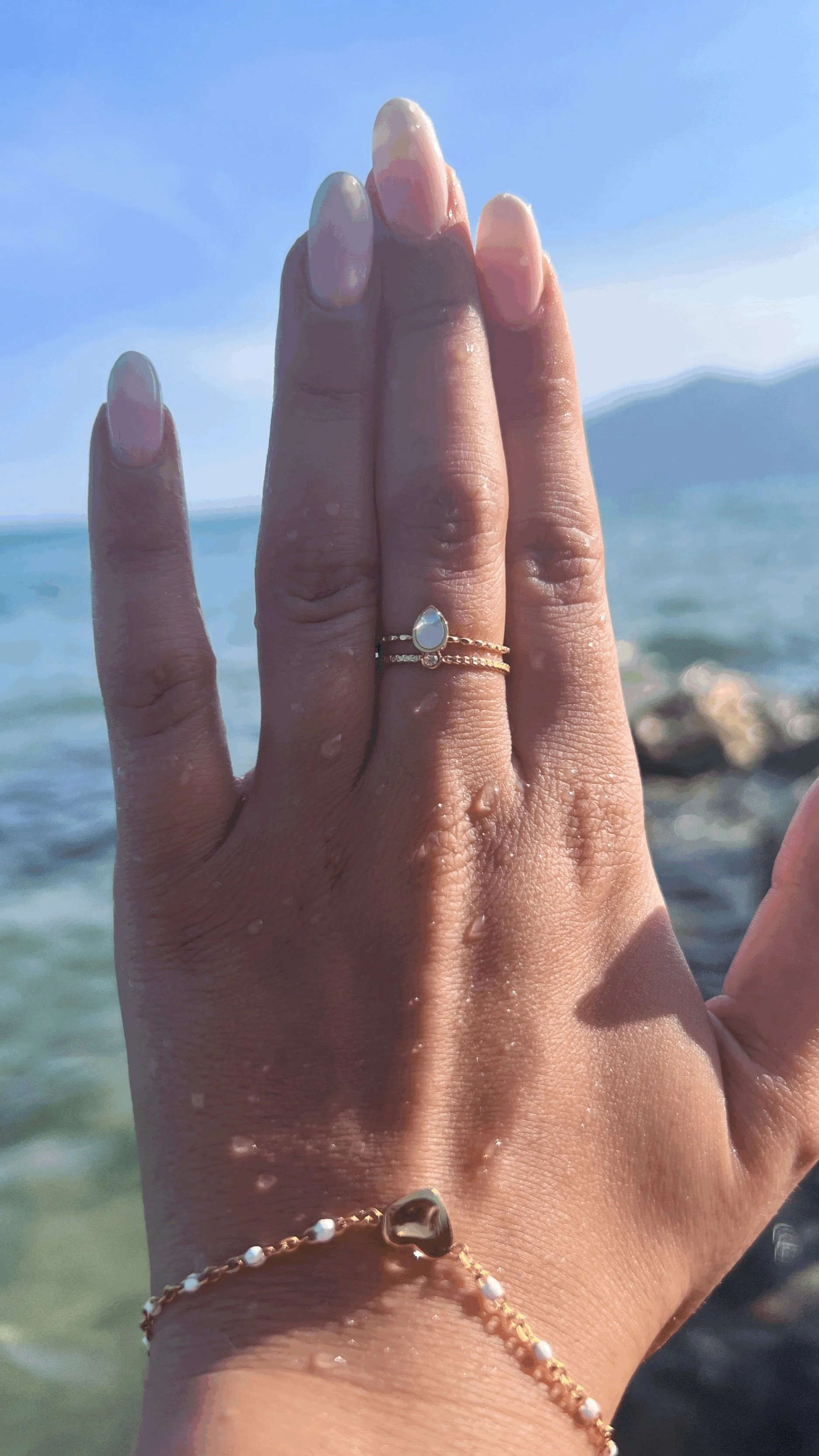 bague-acier-inoxydables-perles-main-coeur-ongles.jpg