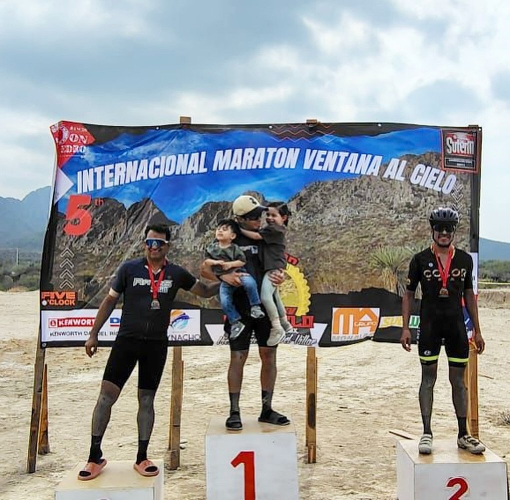🔙 de @ignacio.y llev&aacute;ndose la victoria general del marat&oacute;n Ventana al Cielo el mes pasado! Vaya manera de cerrar la temporada Tigre! 🐅 

Felicidades a @hernandezjosepueblito que al igual cierra su temporada con un 3er lugar en @podium