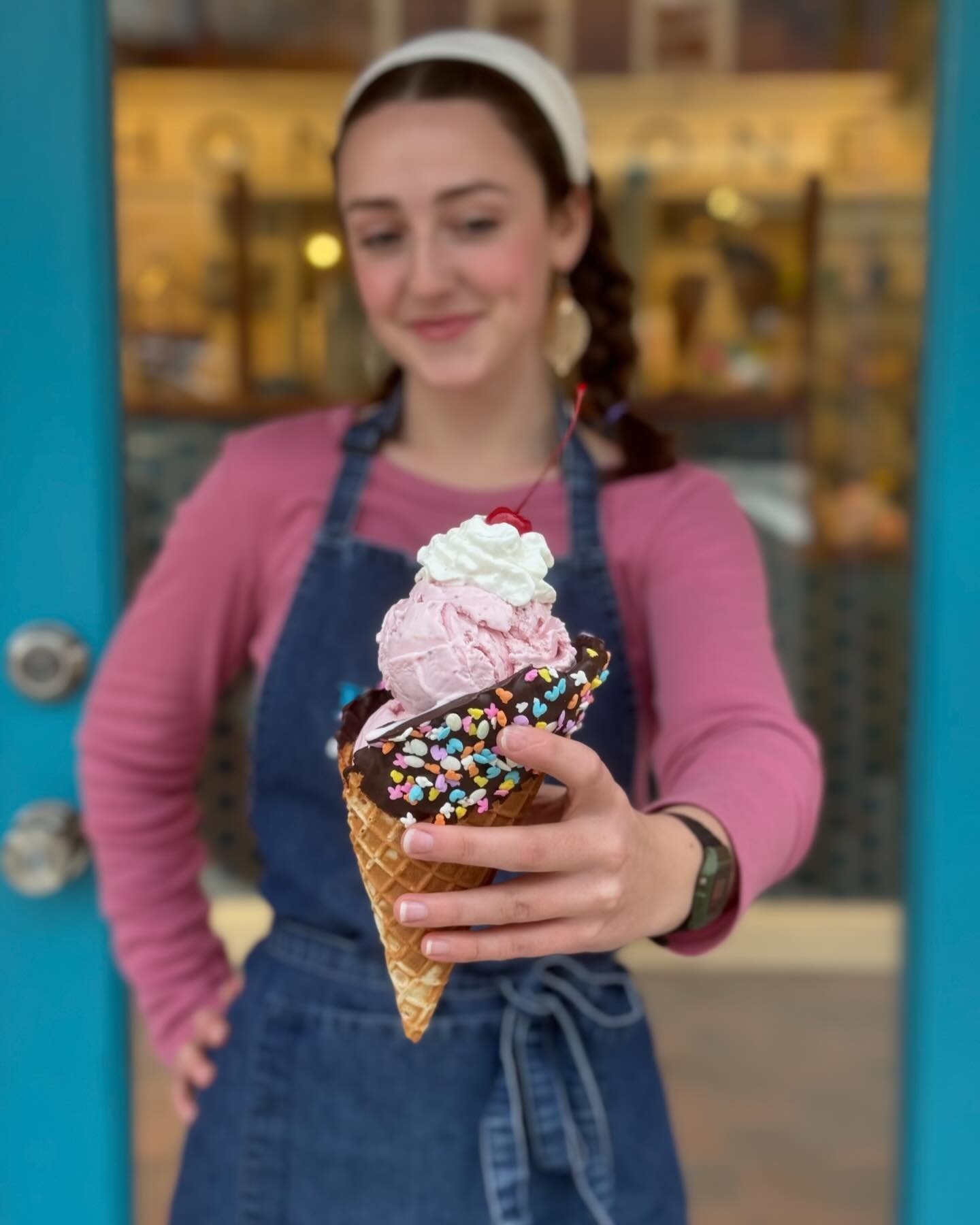 Last day of April flavors is Sunday 4/28!⌛️

If you want one more chance to try strawberry mascarpone, pasteli (sesame-honey), bananas foster, chamomile honey, or vegan chocolate&hellip; well, you know what to do! 🍦🏃&zwj;♀️💨

See you 1-6 at the sh