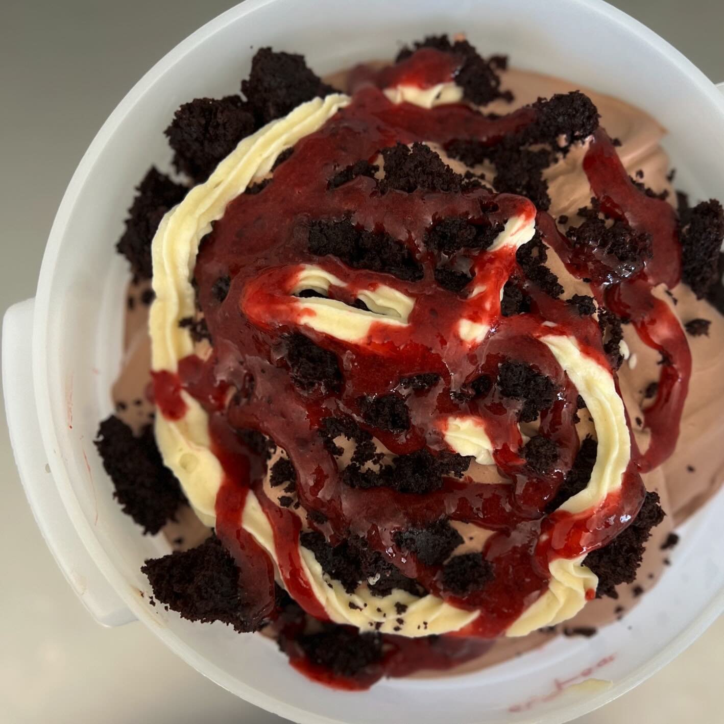 🎂BLACK FOREST CAKE🎂

Chocolate ice cream✔️
Chocolate cake✔️
Buttercream frosting✔️
Cherry jam swirl✔️
Every ingredient made right here✔️

🍫🍫🍫

This is sooo good. Grab a scoop and come watch the duck race in Chester from 1-4 today!🐤