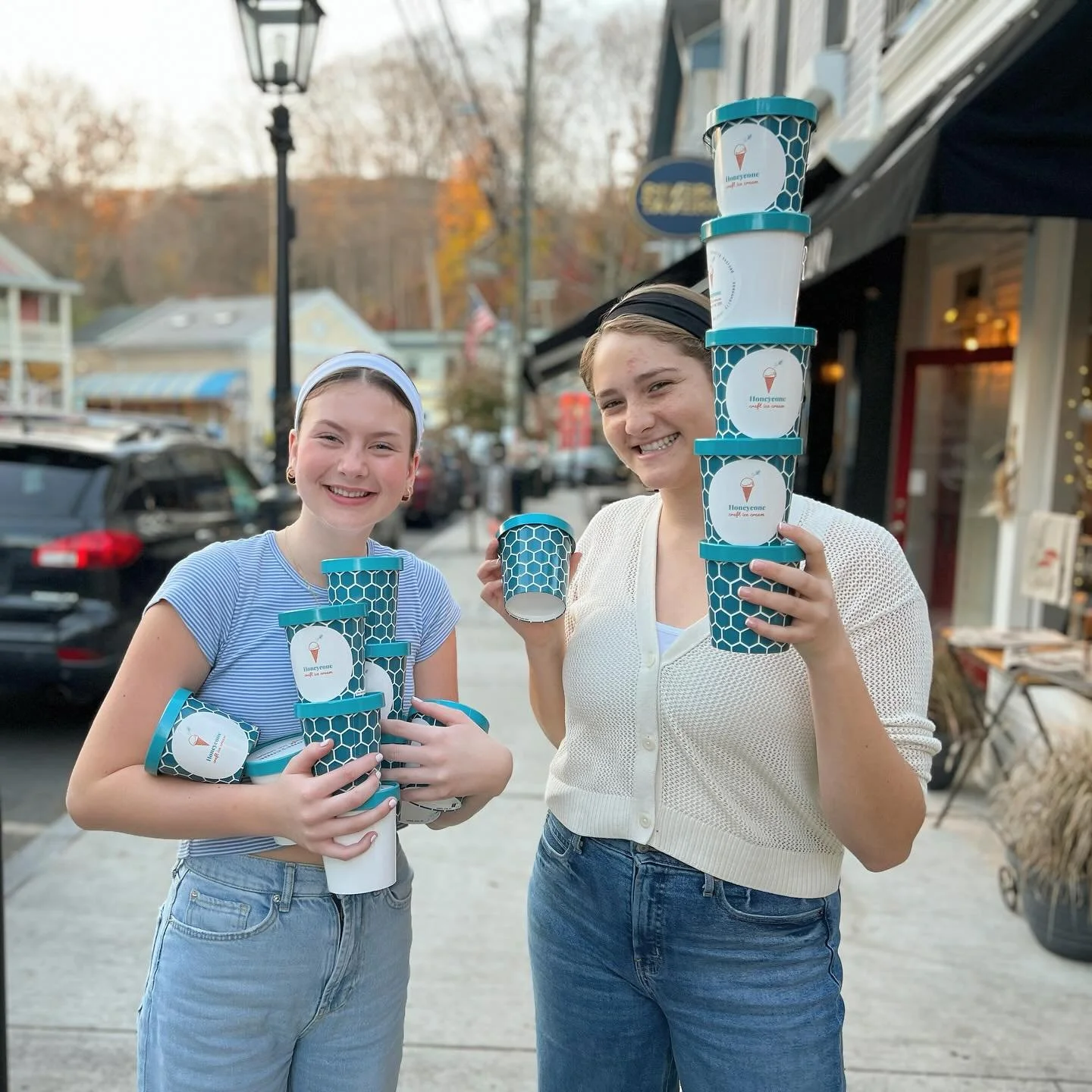 When your guests show up to dinner like this😍
Stock up on your to-go goodies today and tomorrow! Pints, candied nuts, biscotti, baklava✨ 
Holiday week hours:
Tuesday 3-8
Wednesday 12-8
Thursday CLOSED
Friday 3-8
Saturday 12-8
Sunday 12-6
🍨🍽️🦃
