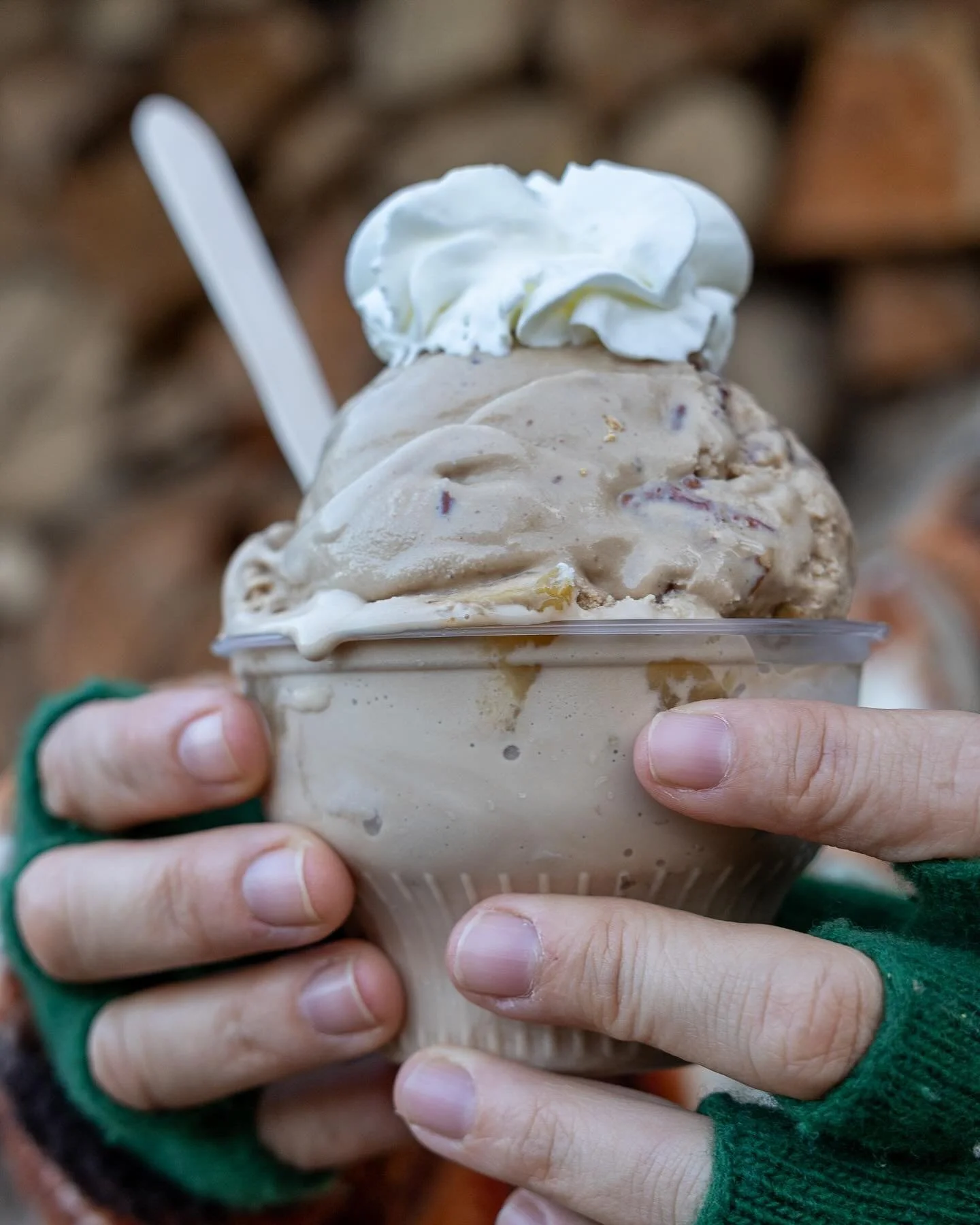 Pie? Ice cream? Why choose just one?🍨
Our pecan pie ice cream is loaded with @bishopsorchards pecan pie🥧and candied pecans🌰We have SO many pints available today - come on by to try it for yourself🥄
📷 : @ct.rvs