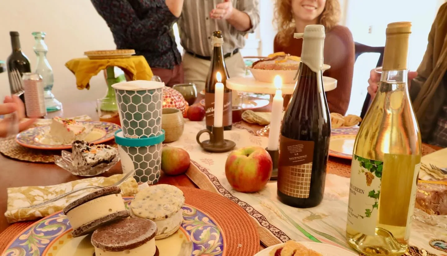 Wishing everyone a wonderful holiday🍴Enjoy, be safe, and eat lots of ice cream❤️
December flavors await you tomorrow🎄See you then!
📷 : @ct.rvs