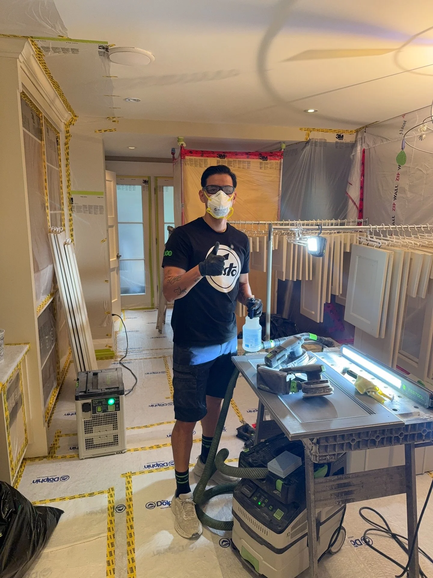 New 5-Day kitchen cabinet painting project in Riverdale Toronto📍By working directly on-site, I eliminate overhead costs, allowing me to pass these savings on to homeowners.
Replacing kitchen cabinets can be expensive, which is why I offer an efficie