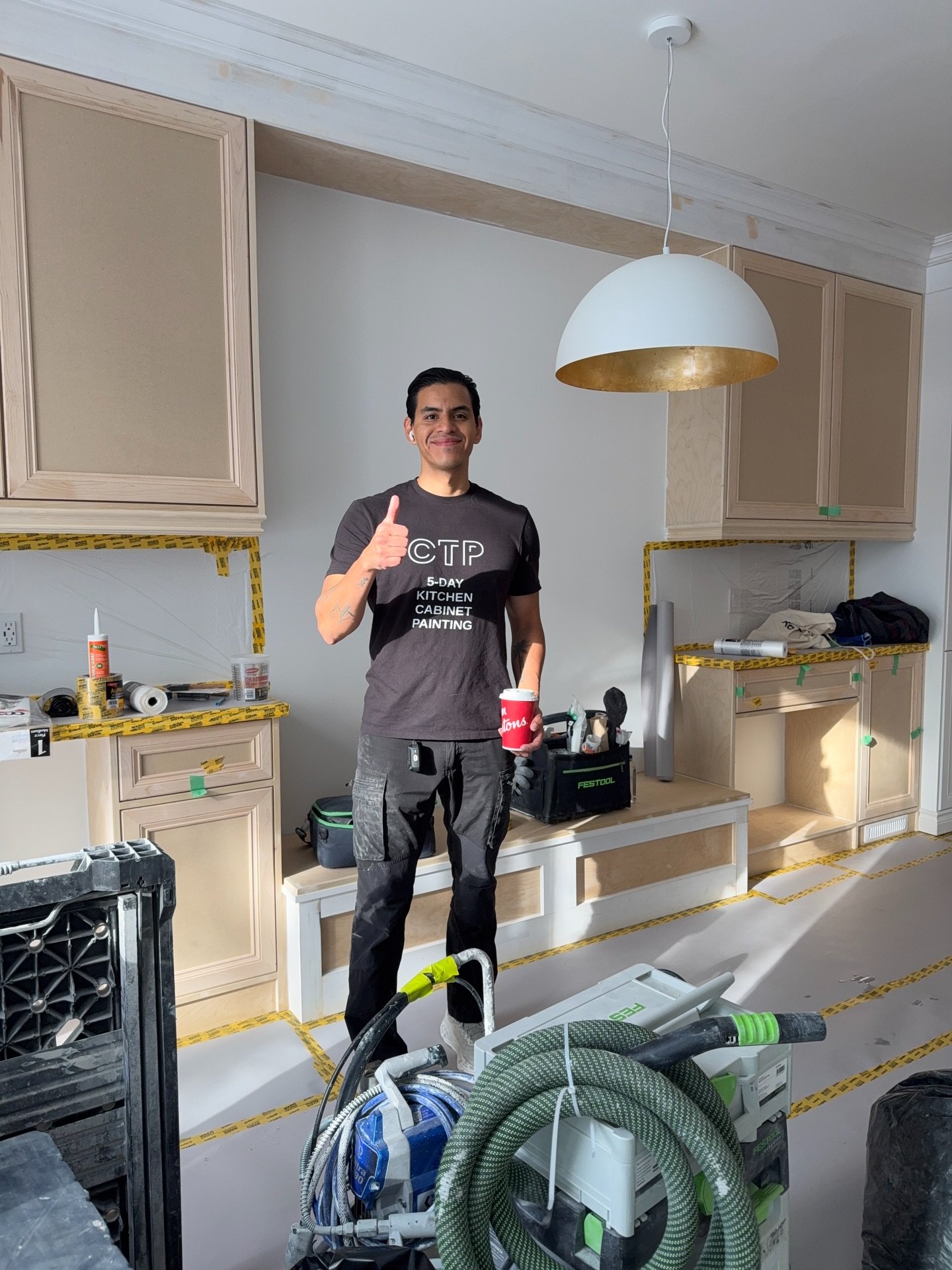 Day 1 of 5 completed✅ For My New 5-day kitchen cabinet spraying project in Midtown Toronto📍I am returning to a kitchen that I previously painted 2 months ago to work on a custom built-in unit that the homeowner has recently added. I will be applying