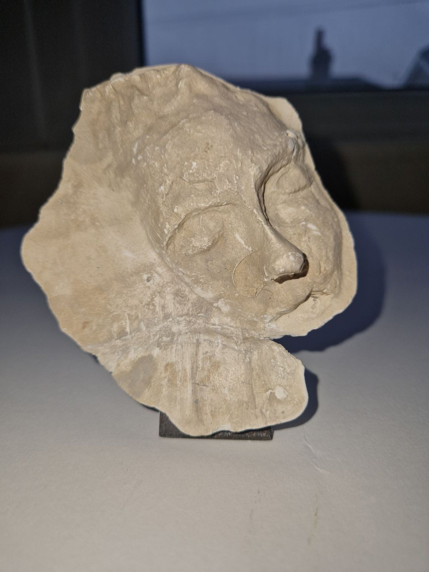 One, 2024. Plaster and steel - 10 x 9 x 7 cm